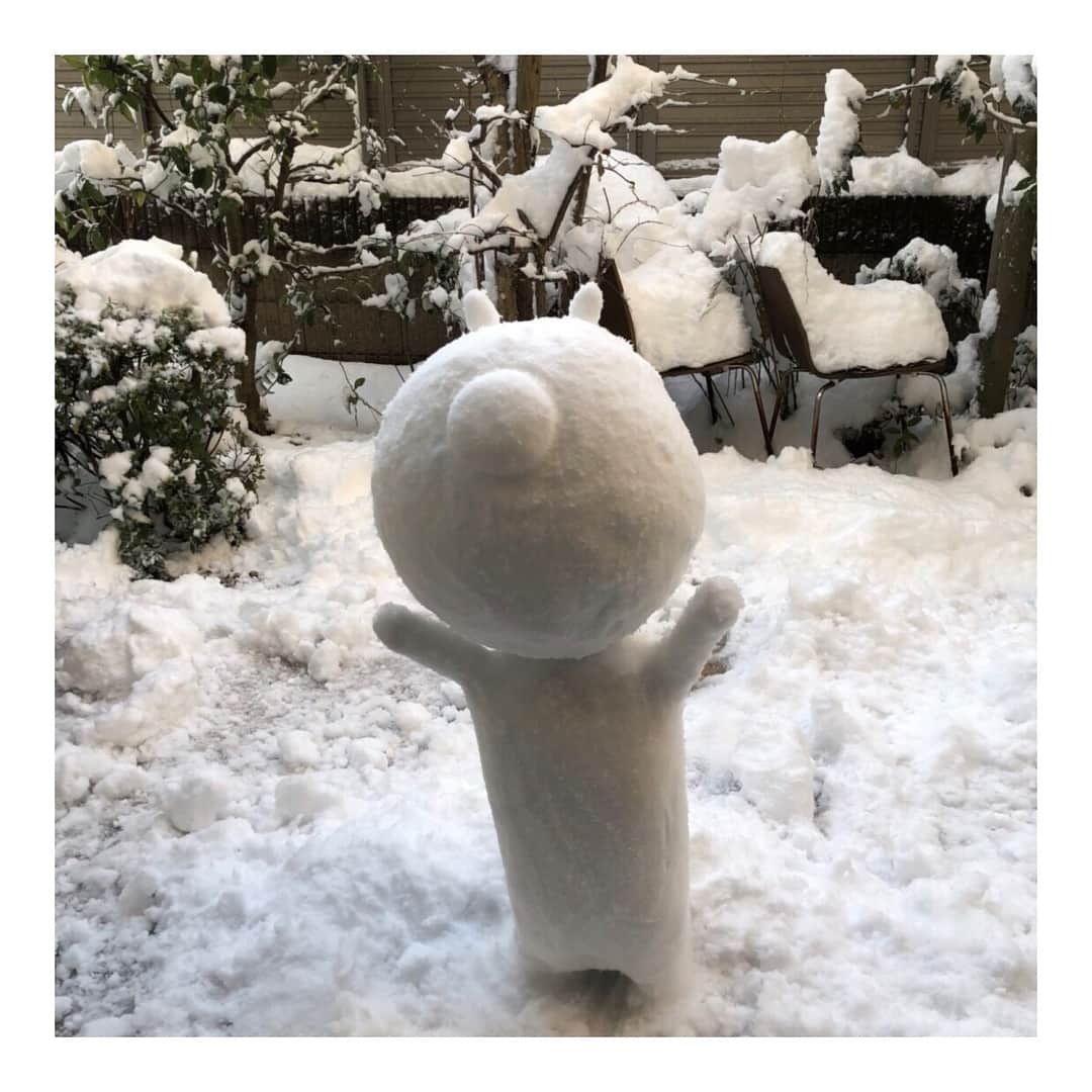 カタダマチコ -kamiyajuku-さんのインスタグラム写真 - (カタダマチコ -kamiyajuku-Instagram)「#くまちこ作ったよ  雪だるまちこ作ってくれました！ しかも首都圏近くで。びっくり。 くまちこがいたらこんな大きさだろうな。 感覚的にきっと実寸大。 . @hideya_lettering  @moto.lettering  @hideyamoto . カリグラフィー界の貴公子。 寒い中ありがとうございます！ . . #クオリティの高さ #感激です #ひでちこその2 #しゃもじで作ったって #2時間かけて #くまちこ#ぬく太くん#875ハナコ#ゆきだるま#雪だるま」1月23日 11時22分 - machiko798