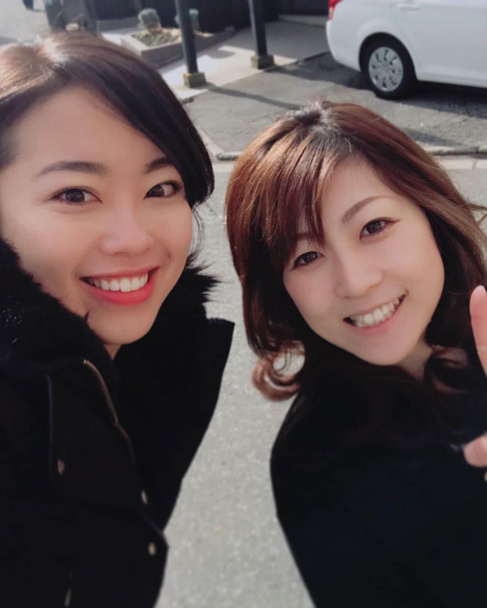 のインスタグラム：「. . 秋田市にあるトータルビューティーサロン LOTUS (@lotus.japan )のオーナー麻衣子さんと、 秋田の道端で😍笑 .  クリスチャンディオールの メイクアップスペシャリストとして 活躍されていた麻衣子さんがオープンしたLOTUS✨ リラックス&デトックスしながら キレイになれるサロンです。 . 今回も美容の秘密教えてもらいました🙈❤️ . 【MENU】 💅ネイル 👀まつ毛エクステ 💆エステ 💍ブライダルエステ 💄メイク . . ※完全予約制 ◆TEL: 090-6781-4095 ◆TIME: 10:00-20:00 ◆PLACE: 秋田市千秋矢留町6-12 . http://www.lotus-japan.jp . #Akita #akitabeauty #akitavision  #beauty #LOTUS #erikoyoshii  #秋田カメラ部 #アキタグラム #秋田ポートレー #1月のあきたびじょん#あきたマップ#東北インスタお写んぽ会 #秋田市 #秋田 #小顔 #ミスグランドジャパン #美白 #美肌 #サロン #秋田美人 #美容 #吉井絵梨子」