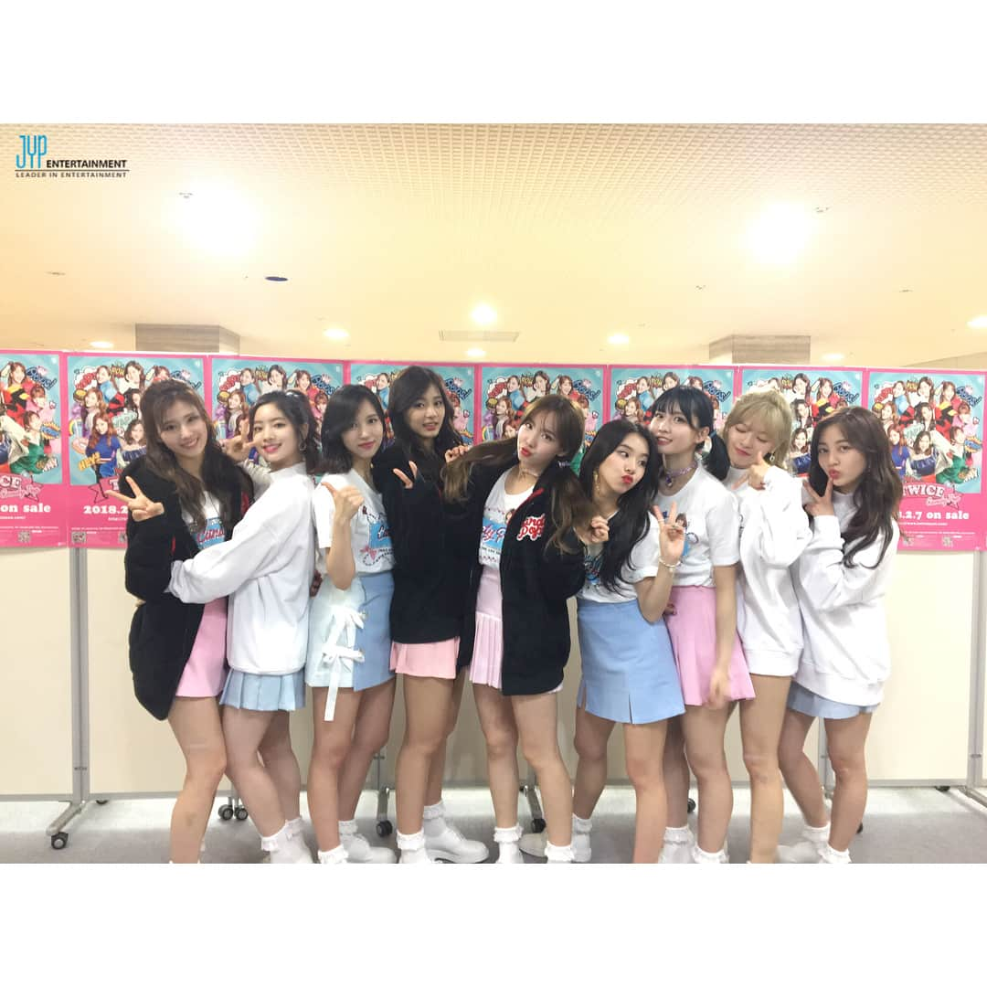 TWICE JAPANさんのインスタグラム写真 - (TWICE JAPANInstagram)「TWICE SHOWCASE LIVE TOUR 2018 "Candy Pop"@広島！ONCEのエネルギーで初めての広島も楽しい時間になりました！皆さん、雪に気をつけて帰ってくださいね♡‬ ‪#ONCE #TWICE #CandyPop ‬」1月23日 23時00分 - jypetwice_japan