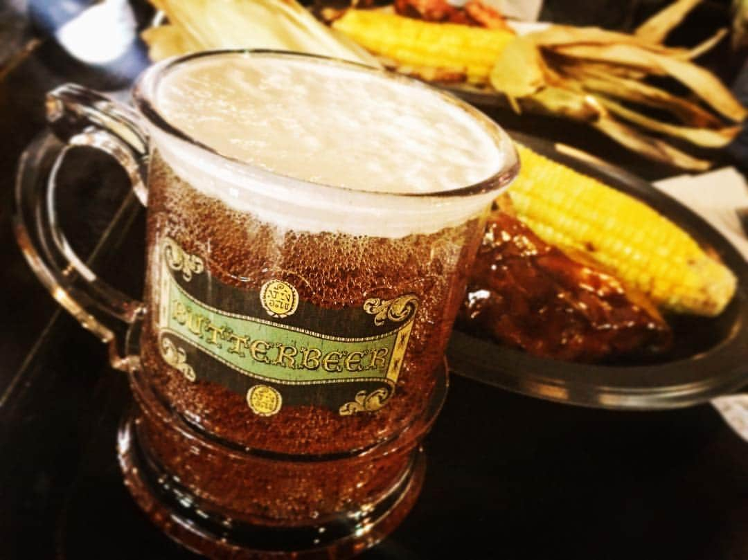 広瀬玲奈さんのインスタグラム写真 - (広瀬玲奈Instagram)「はじめてのバタービール🍺甘すぎて二口でギブアップした_:(´ཀ`」 ∠):ハリーポッター 2時間とか3時間とか待つかと思いきや、10分で乗れた！」1月23日 15時25分 - reina_h23