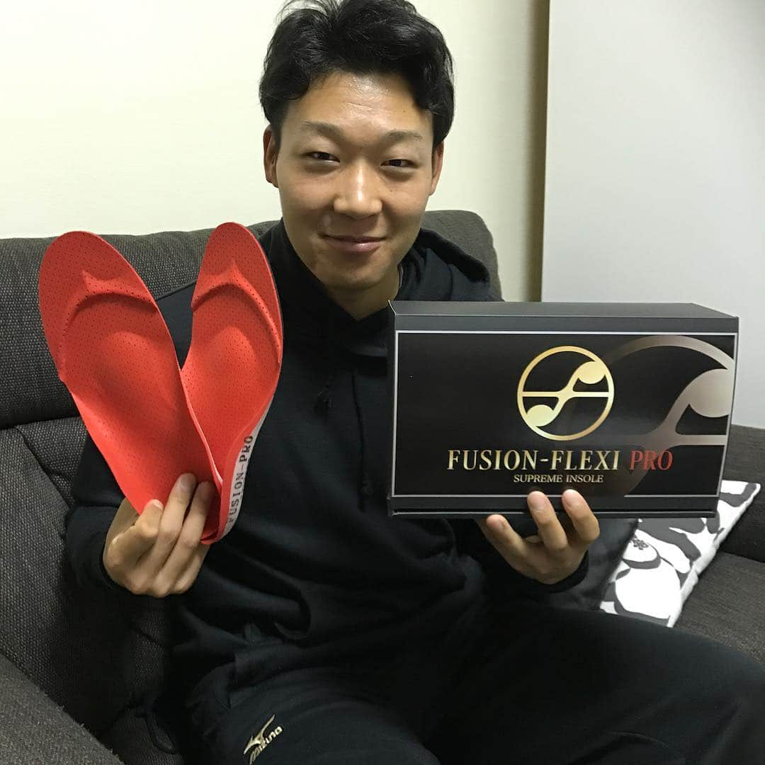 大山悠輔のインスタグラム：「今年もfusionflexiのインソールを使わせていただきます😁 #fusionflexi #インソール」