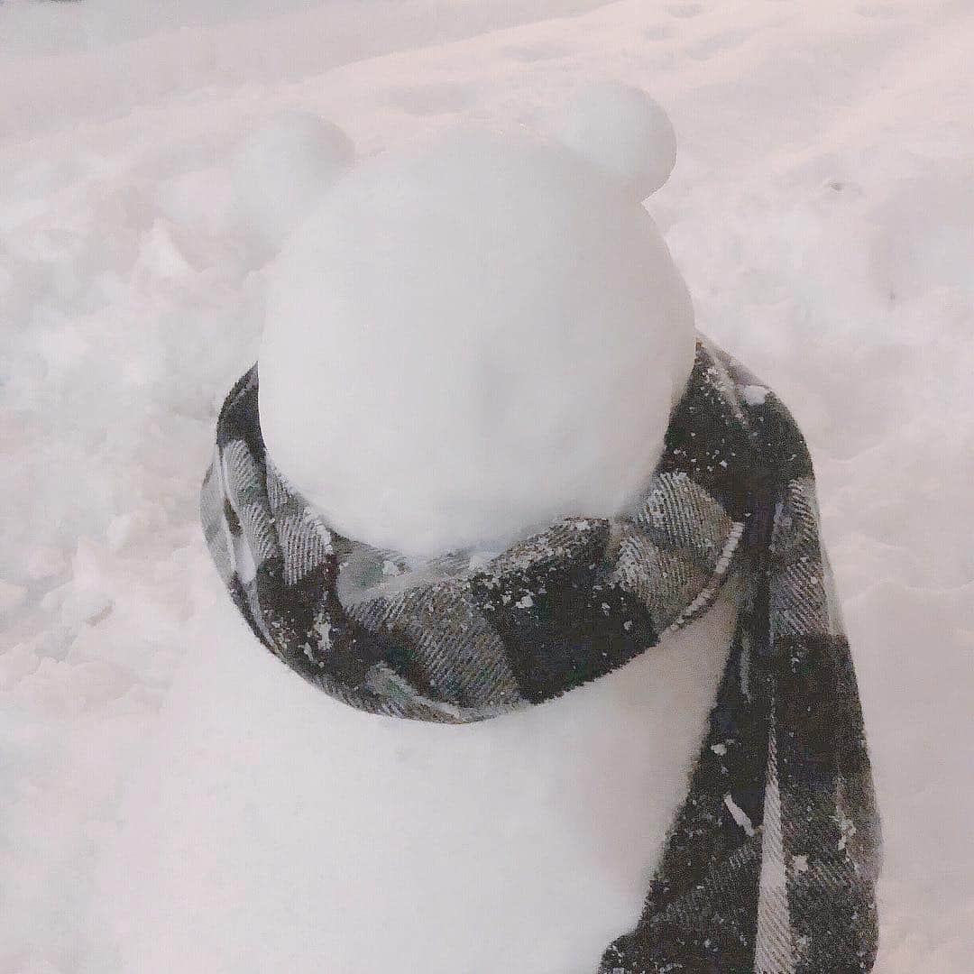 大原優乃さんのインスタグラム写真 - (大原優乃Instagram)「ㅤㅤㅤㅤㅤㅤㅤㅤㅤㅤㅤㅤㅤ 昨日収録から帰ってきて、、 風邪引いちゃうかもしれないし、、 でも、、がまん、、できないよね☺️❄️ ㅤㅤㅤㅤㅤㅤㅤㅤㅤㅤㅤㅤㅤ #雪遊び #いつの間にか本気の雪遊び #雪だるまじゃないよ #しろくま雪だるまだよ #写真集の撮影の時 #ハワイで買ったマフラー」1月23日 20時54分 - yuno_ohara