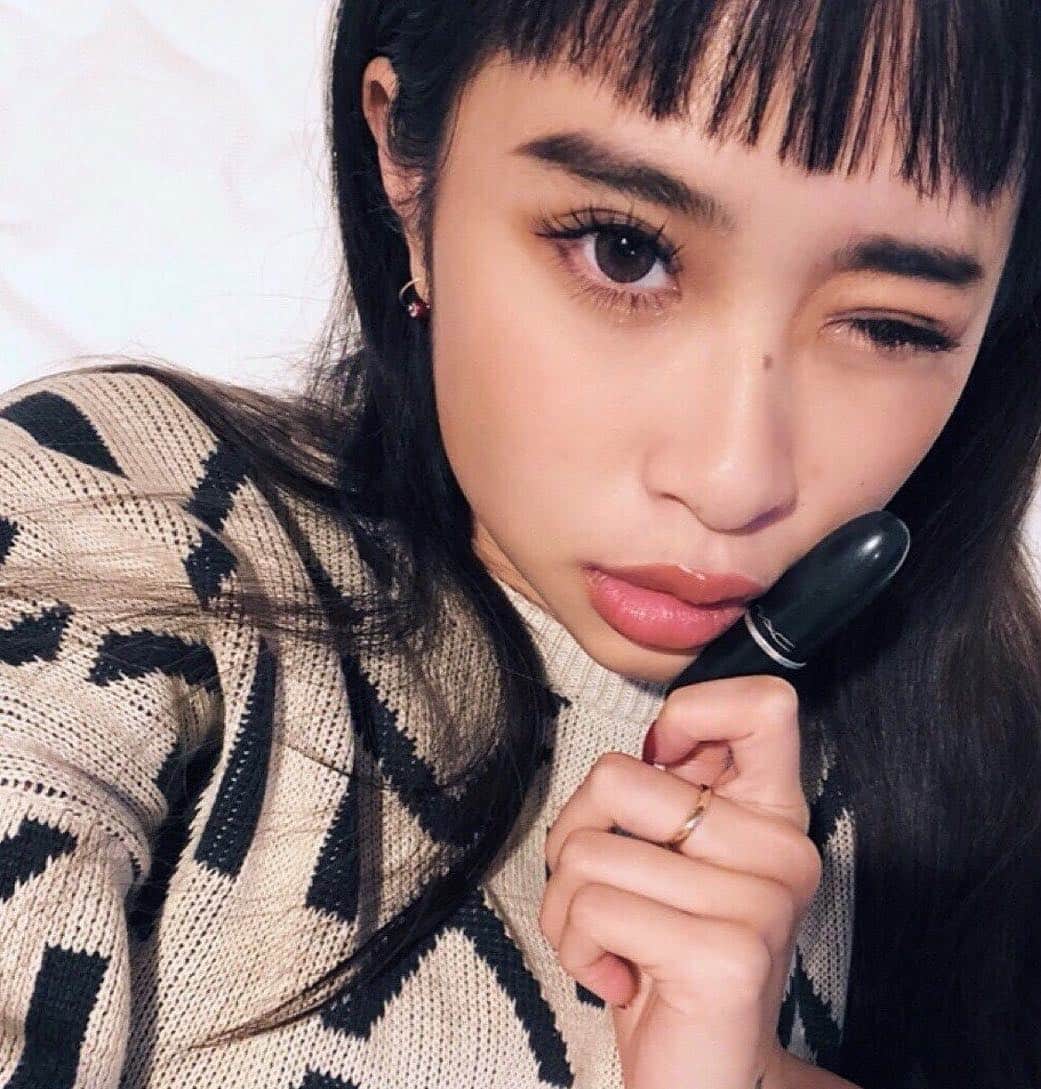 のインスタグラム：「. 👗ファッションリーダーオススメM・A・Cコスメ💄 「Juemi」 ディレクター 滝口樹理さん✨ . [リップスティック] トープ . #Regram ; Juri Takiguchi, @juritakiguchi . #MACCosmeticsJapan #MACCosmetics #マックコスメ . . . . . . #Regram #リップ #口紅 #💄 #メイク #Macambassador #Ad #コスメ」