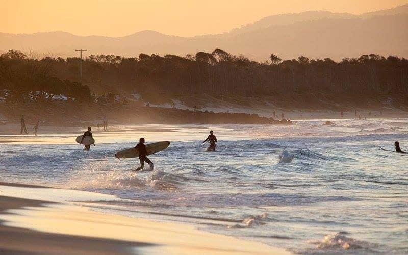 トレージャのインスタグラム：「Want to get away to some place warm? Want to do some surfing? How about Byron Bay, Australia in January? #byronbay #australia #wintergetaway #travel #traveltuesday #warm #surfing #vacation #wanderlust #downunder」