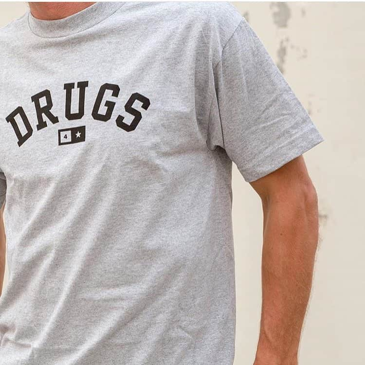 フォースターのインスタグラム：「Our "DRUGS" tee is available at crailstore.com! #fourstarclothing #classic」