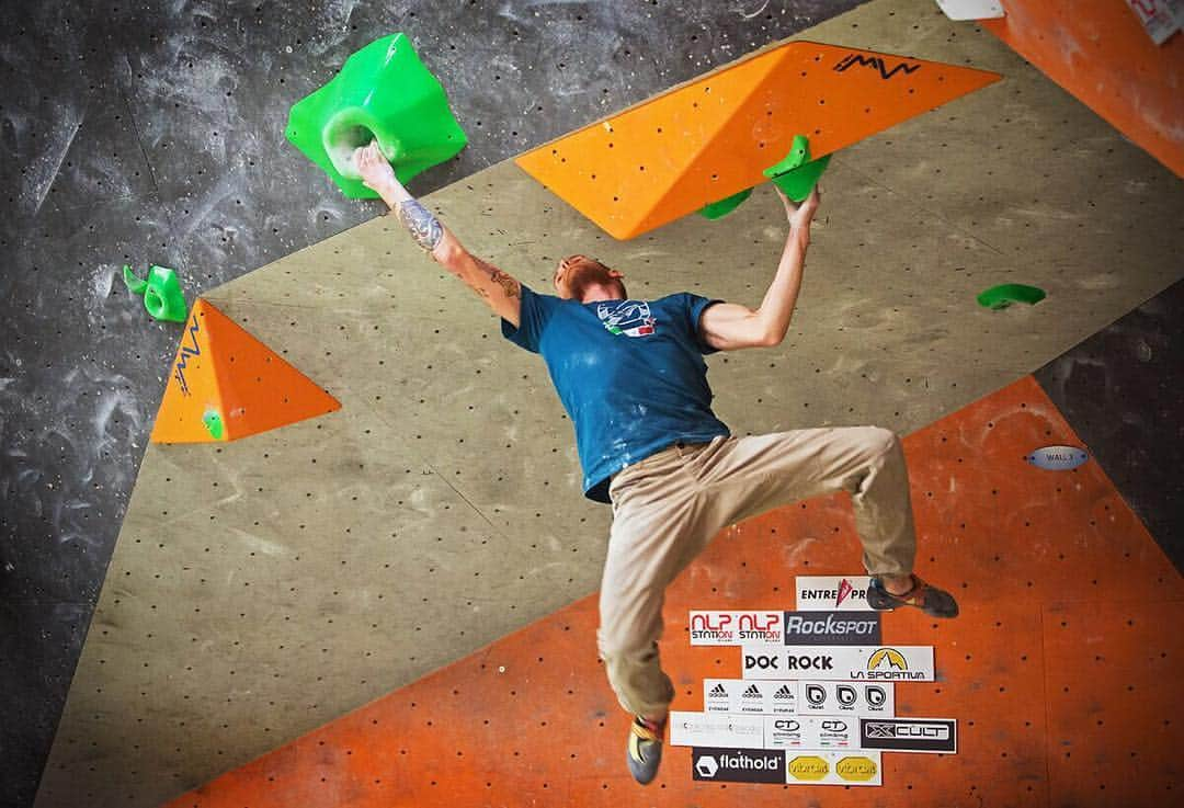 ガブリエル・モローニさんのインスタグラム写真 - (ガブリエル・モローニInstagram)「The 1st edition of the Milano Climbing Expo(@milanoclimbingexpo )is “finally” over... I say “finally” because for the first time I’ve been also involved in the organization as a route setter togheter with @docrock_official @martinosala @andre_zedd and @francesco_spadea . We had a little over one week to prepare such a huge event with Promotional Comps on Friday, both lead and bouldering, a dimostration of Olympic Format with the youth national team as well as a Lead Master with some of the best athletes like @adam.ondra @steghiso @miiiinam @laura.rogora and others. We had to work hard day and night to get the walls ready for the action! And at the end it all worked out without any big problems so we are pretty satisfied about our work. ...And to finish the weekend in the right way, I also took part at the Bouldering Contest, togheter with @kilifish @andre_zedd and @andrea_botto .  The format was very fun and friendly, we had a couple of hours to set our own problem in the morning and then we all climbed on each one in the afternoon! Despite being super tired from all the week, I don’t know how, I managed to flash the 4 boulders and took the win! 🏆 📷: Paola&Dario #e9team #petzlteam #scarpaspa #frictionlabs #chalkmatters @e9clothing @petzl_official @scarpaspa @frictionlabs」1月24日 17時18分 - gabrimoroni