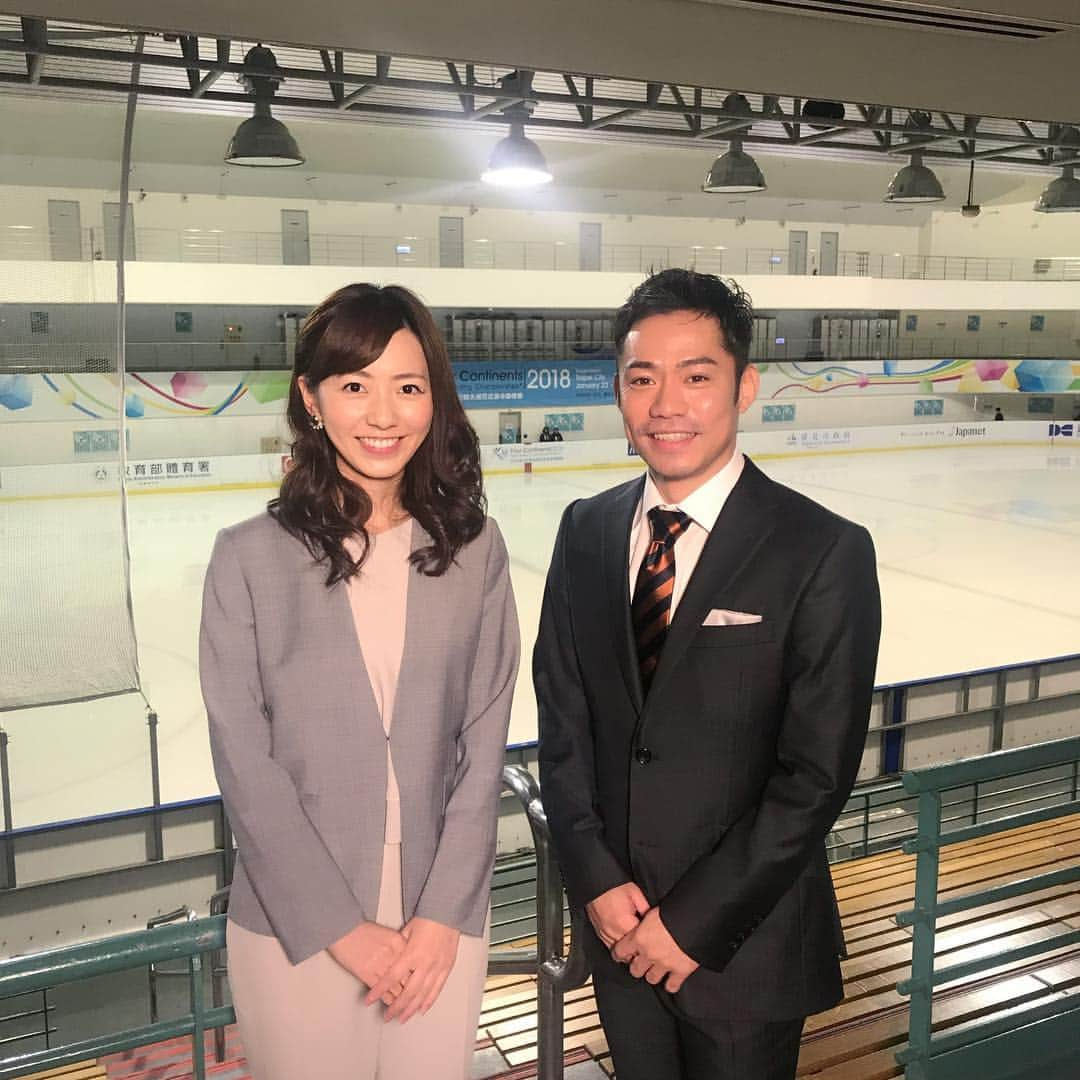 内田嶺衣奈さんのインスタグラム写真 - (内田嶺衣奈Instagram)「四大陸フィギュアスケート選手権2018のため、昨日から台湾に来ています⛸＊ みんなのニュースのスタジオをおやすみさせて頂き、今日からは現地・台北アリーナからのリポートなどで登場予定です。  今回も、フジテレビフィギュアスケート中継ナビゲーターのこの方、髙橋大輔さんとお伝えします🎤！ 平昌五輪前哨戦として、どんな演技がみられるのか、とても楽しみです。 日本勢の活躍をしっかりとお伝え出来るよう、四日間がんばります！  1月25日（木）1550〜1650 女子SP （※一部の地域を除いて） 1月26日（金）1550〜1650 男子SP （※一部地域を除いて ）、1957〜2149 女子FS 1月27日（土）1025〜1040 事前枠、19時〜2054 男子FS  放送予定です☆  #フィギュア #四大陸 #フジテレビフィギュアスケート中継ナビゲーター #髙橋大輔さん」1月24日 17時29分 - reina.uchida