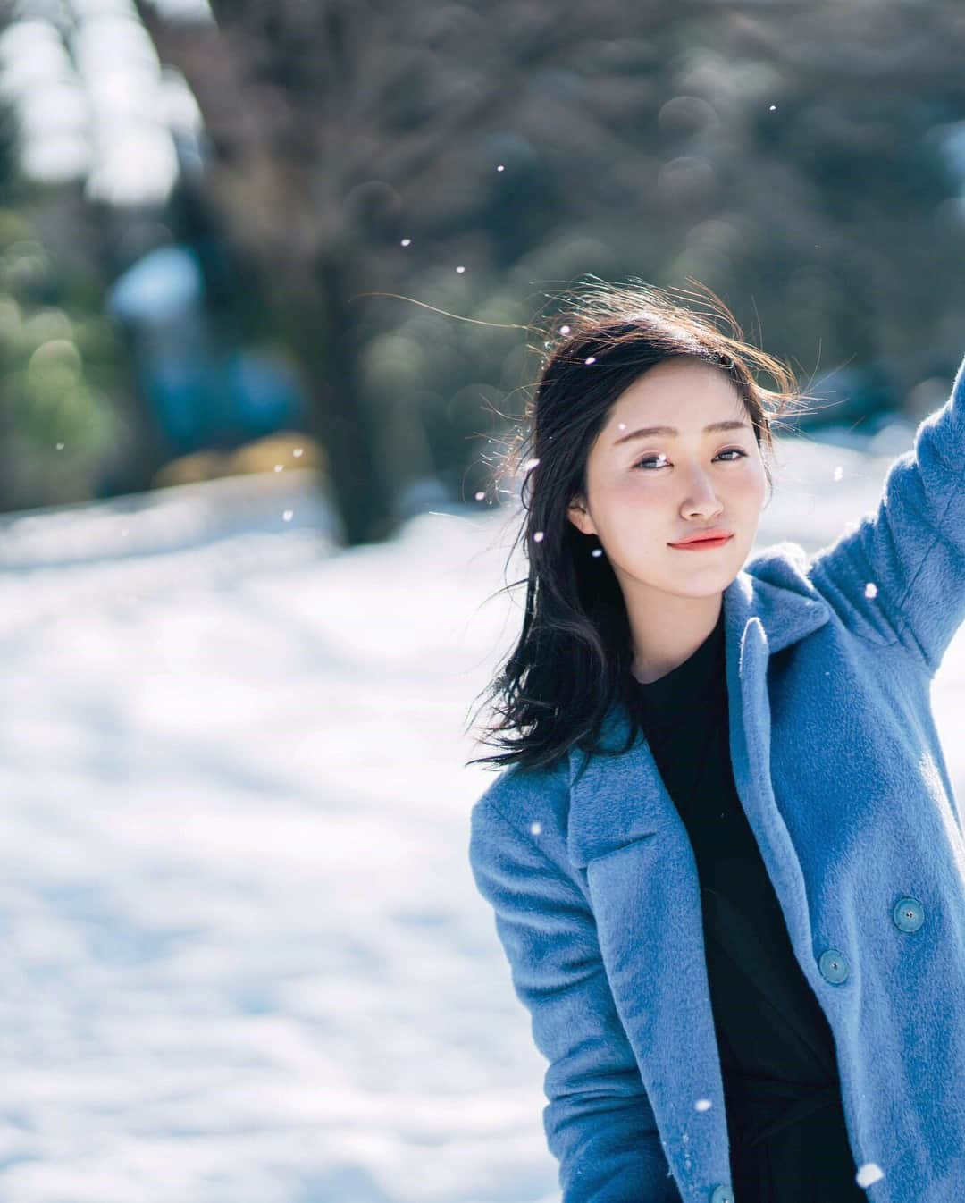 江守沙矢さんのインスタグラム写真 - (江守沙矢Instagram)「雪遊び。雪あび 笑 力作の雪だるま見つけた！！ . . . . . . . . . . . . . .  #大雪 #雪 #雪遊び #雪と私 #江守沙矢 #ポートレート #雪だるま #代々木公園 #カメラ. #snow #snowman #japan #tokyo #japanesegirl #yoyogipark #camera #actress #photographer #photograph #portrait」1月24日 12時57分 - saya_emori