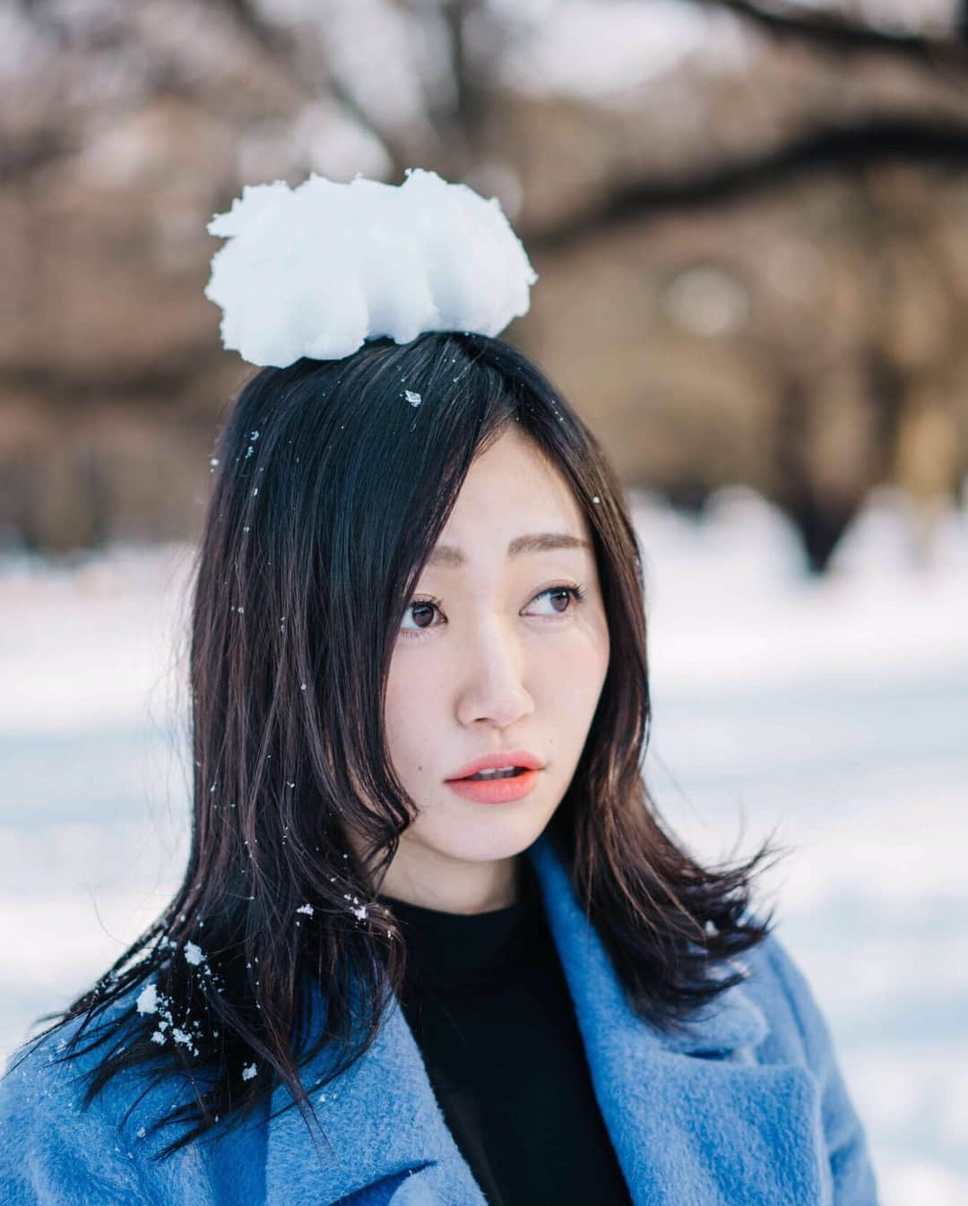 江守沙矢さんのインスタグラム写真 - (江守沙矢Instagram)「雪遊び。雪あび 笑 力作の雪だるま見つけた！！ . . . . . . . . . . . . . .  #大雪 #雪 #雪遊び #雪と私 #江守沙矢 #ポートレート #雪だるま #代々木公園 #カメラ. #snow #snowman #japan #tokyo #japanesegirl #yoyogipark #camera #actress #photographer #photograph #portrait」1月24日 12時57分 - saya_emori