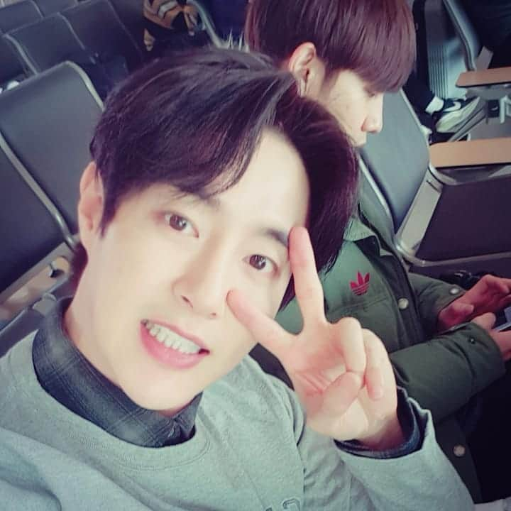 ミヌのインスタグラム：「떠난다 힐링여행 앗뇽~🙌✈ with @jonghwaan」