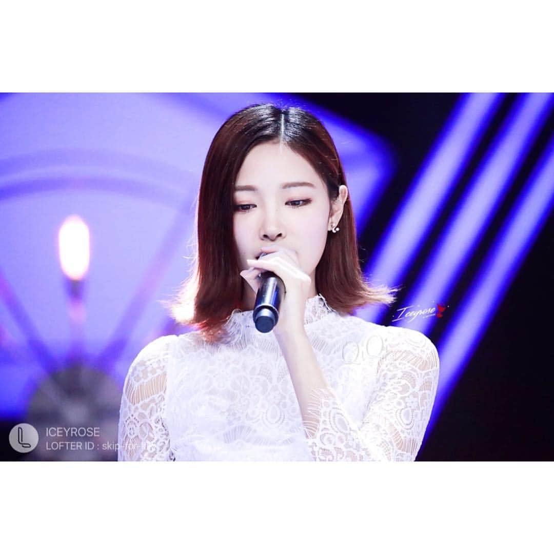 シュー・ジャーチー（Xu Jiaqi）さんのインスタグラム写真 - (シュー・ジャーチー（Xu Jiaqi）Instagram)「Singing #xujiaqi #snh48 #jiaqi #white #singing #stage @hellokiki77」1月24日 21時03分 - xujiaqii
