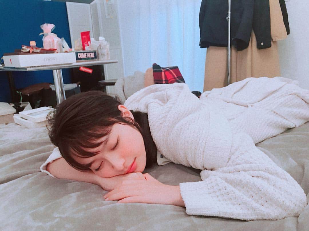 藤野有理のインスタグラム：「今日も一日お疲れ様でした。」