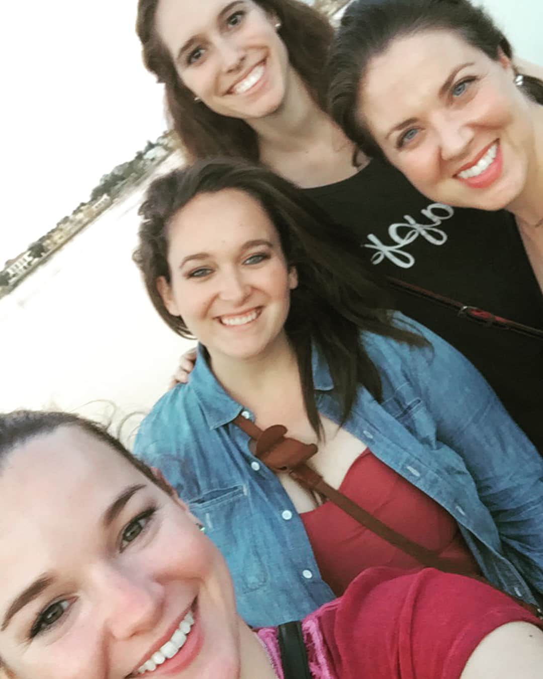 のインスタグラム：「I don’t get to hang out with all my girls all at once very often, but we make the most of it when we do. Yesterday we learned that playing darts and shuffleboard are not skills I possess, but we still had fun trying 😊 and I love that they’re the type to pull over on some random street on the drive home so we can walk on the beach. Cheers, ladies! Can’t wait for more adventures! @jenn_lebeau @dani_hopper @l.wicky」