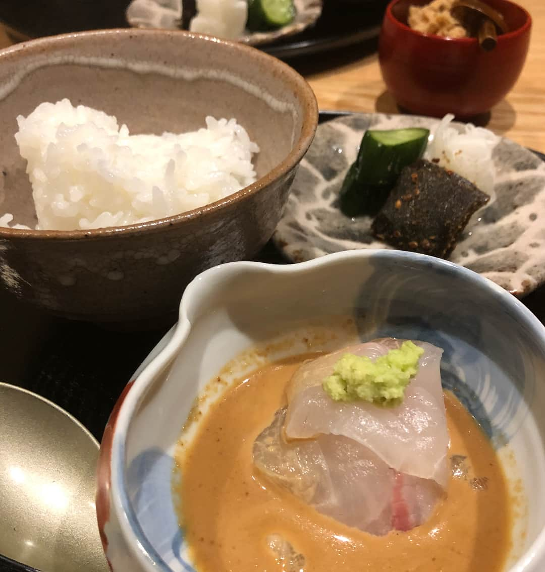 しなしさとこさんのインスタグラム写真 - (しなしさとこInstagram)「しなし家3姉妹とママと会食。 1月の工藤さんのお料理が大好き。 今年も美味しく沢山戴きました。 美味しい物を食べる楽しみは父と母の影響。 私は食に恵まれてます。  #銀座 #銀座くどう #和食 #絶品 #胡麻豆腐 #しなしさとこ #女子格闘技 #ジョシカク #女子会 #グルメ #腹筋女子 #食べる楽しみ #父 #母 #影響 #食 #恵まれてる #幸せ #ありがとう#3姉妹 #三姉妹 #賑やか #にぎやか #女家系#しなし家」1月25日 21時49分 - shinashisatoko