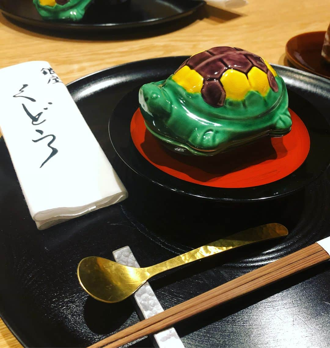 しなしさとこさんのインスタグラム写真 - (しなしさとこInstagram)「しなし家3姉妹とママと会食。 1月の工藤さんのお料理が大好き。 今年も美味しく沢山戴きました。 美味しい物を食べる楽しみは父と母の影響。 私は食に恵まれてます。  #銀座 #銀座くどう #和食 #絶品 #胡麻豆腐 #しなしさとこ #女子格闘技 #ジョシカク #女子会 #グルメ #腹筋女子 #食べる楽しみ #父 #母 #影響 #食 #恵まれてる #幸せ #ありがとう#3姉妹 #三姉妹 #賑やか #にぎやか #女家系#しなし家」1月25日 21時49分 - shinashisatoko