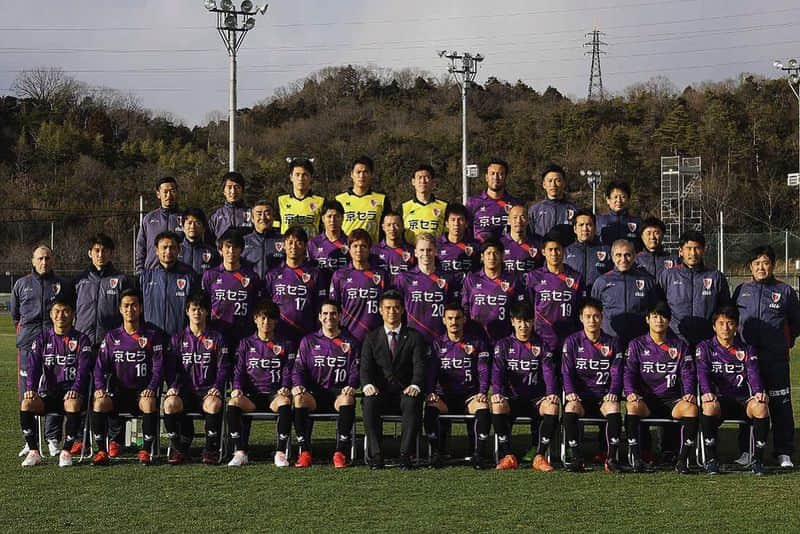 若原 智哉のインスタグラム：「今年一年頑張っていこう💪  #京都サンガFC#集合写真#団結心#⚽️」