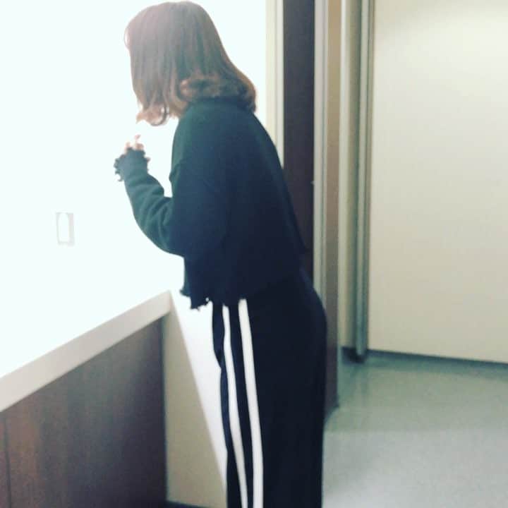 福田麻貴のインスタグラム：「. 私気抜いたらすぐ太るタイプ . . . #私服かぶり #最後何気にこわい」