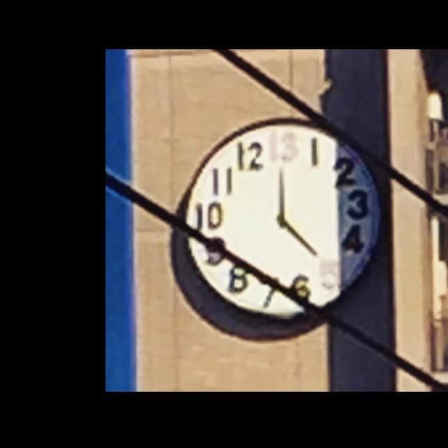 小澤陽子さんのインスタグラム写真 - (小澤陽子Instagram)「おや…？？🤔 #不思議な時計発見🕚。 #これは何時？🕰 #競馬場行く途中。」1月25日 14時21分 - yoko.ozawa729