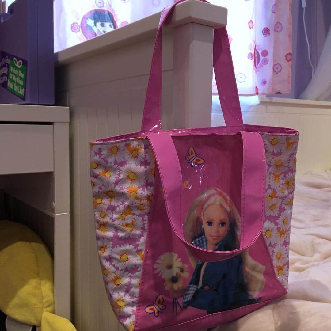 オクヒラテツコ（ぺこ）さんのインスタグラム写真 - (オクヒラテツコ（ぺこ）Instagram)「PIN NAPでかわいすぎるちいさなバッグを買いました💕ファーコートとか、あえておとななアイテムに合わせて持ちたいな :-D #pinnap #bag #barbie」1月25日 18時36分 - pecotecooo
