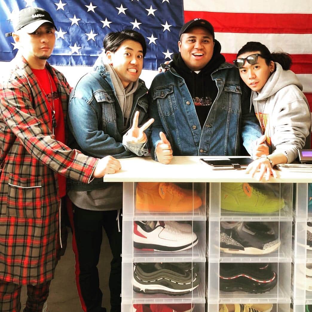 アントニーのインスタグラム：「こないだ名古屋のSAPEurのPOPUP行って来たよー また新作でカッコいいアイテム沢山あったーーー！！！ #SAPEur #theSAPEUR #アントニー後ろの星条旗似合いすぎだろ #🇺🇸」