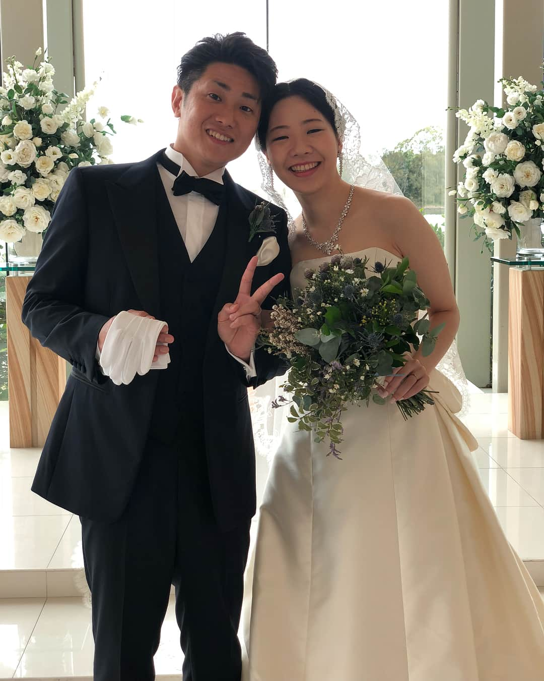 吉田沙保里さんのインスタグラム写真 - (吉田沙保里Instagram)「オーストラリアで結婚式がありました⛪️ 二人の幸せそうな顔を見れて私も幸せな気持ちになりました😆 末永くお幸せに…❤️ そして今日はゴルフ⛳️🏌️‍♀️ ゴルフ場にもカンガルーがたくさんいたよ😊 記念にカンガルーと記念撮影📷 オーストラリア楽しかったぁー😆 #オーストラリア #結婚式 #ゴルフ」1月25日 19時59分 - saori___yoshida