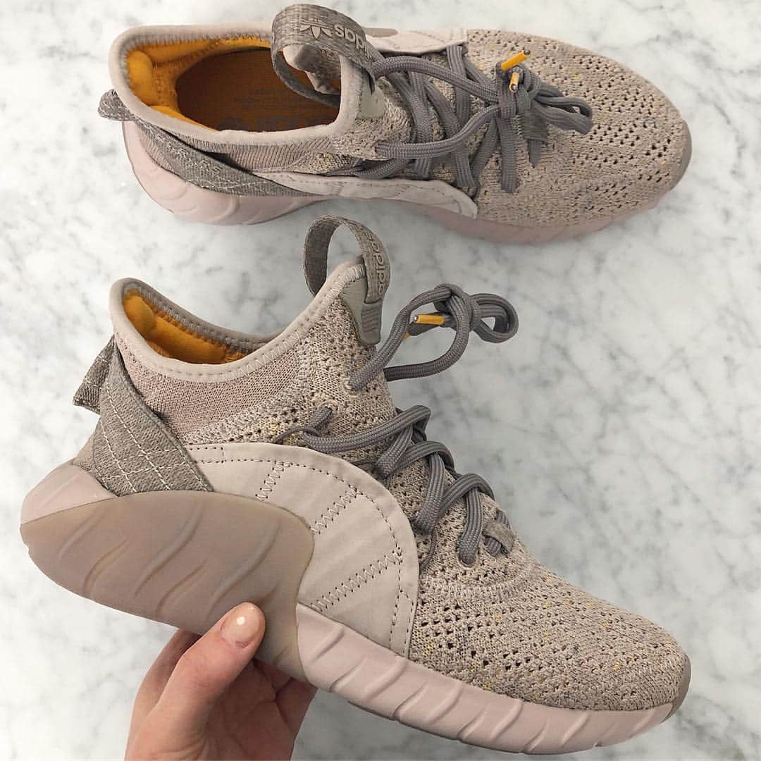 のインスタグラム：「new comfy 👟」