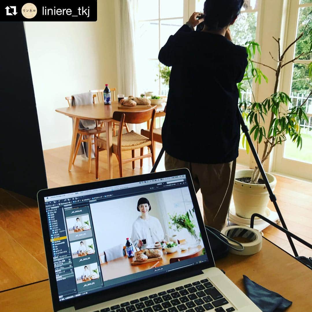 ウェルチのインスタグラム：「#Repost @liniere_tkj ・・・ 皆さま雪は大丈夫でしょうか。 まだまだ解けていないので道中お気をつけください⛄️ 今日は発売したばかりのリンネル3月号から始まった「ウェルチ」の新連載（不定期）のお知らせです✨  この連載では、健やかで美しい女性の健康の秘訣をお伝えしていきます。第一回目はモデルの香菜子さん。  朗らかで温かな笑顔が印象的な香菜子さんが、いつでも健やかでいるための秘訣をご紹介しています。  そして、濃厚なぶどうジュース「ウェルチ」に、ポリフェノールがたっぷりなことをご存知でしたか？？ ポリフェノールといえばワインが有名ですが、新鮮なコンコードグレープを搾った「ウェルチ」にもたくさん含まれているそうです。  ジュースだと習慣化できそうだから良いですよね🍇🍇 私も早速朝食のおともに愛飲しています🍇 濃厚だけどサラッとしているのでとても飲みやすいジュースだなぁと思っています。  新しく始まった新連載でもご紹介しているので、ぜひご覧ください(^^) また、香菜子さんのトークショーが行われるウェルチカフェへのご応募ありがとうございました。想像を超える多くの皆様からご応募があり感激しております！順次抽選結果をお知らせしています。 2枚目の写真は、ウェルチカフェのイベントで作る彫刻グラスワークショップのサンプルです！当日もぜひ楽しんでいただけると嬉しいです。  #ウェルチ #リンネル #ポリフェノール #明日のためのおいしいポリフェノール #ぶどうジュース #ドレメルフィーノ #iriki #pr #新連載」