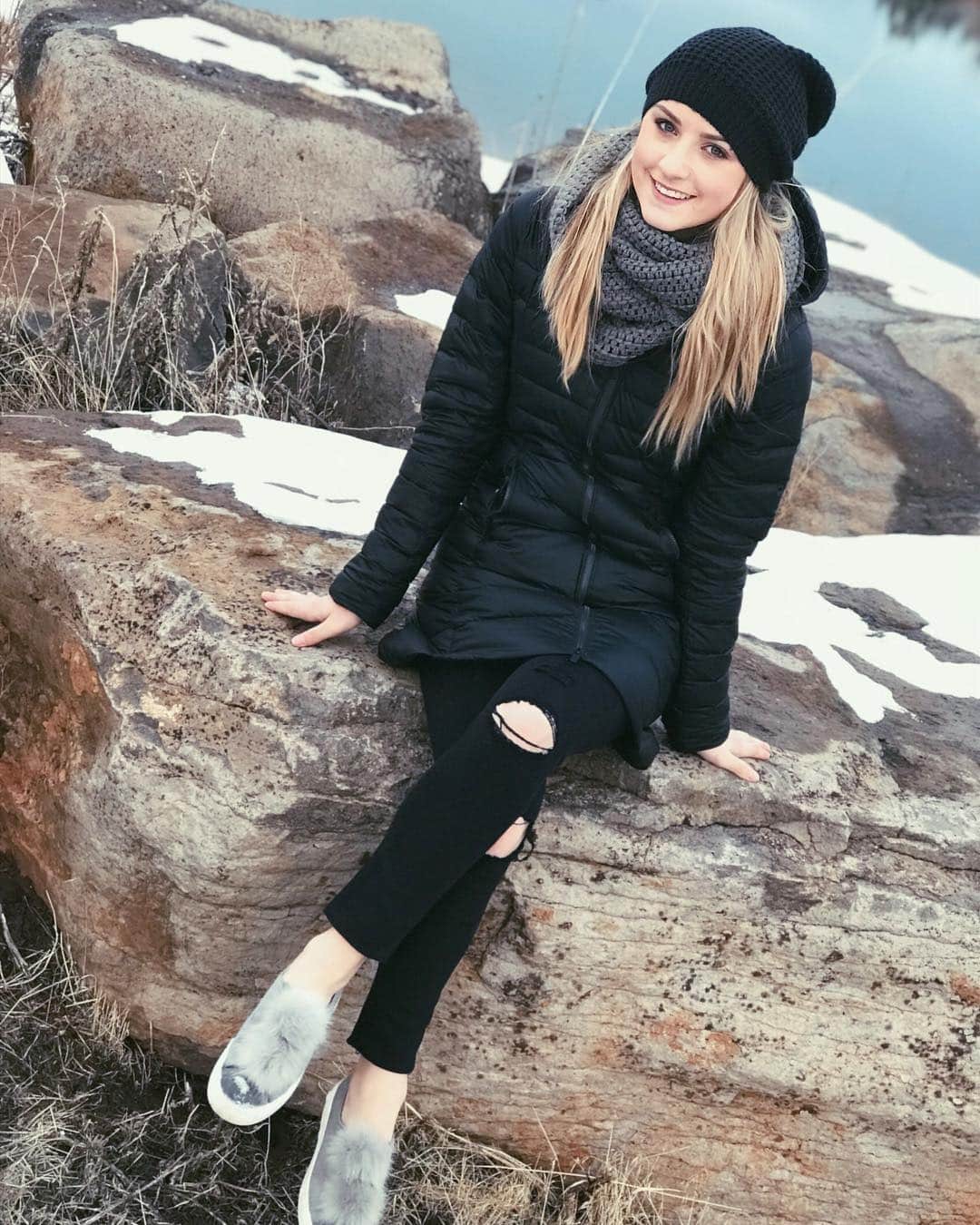 Paige Rydbergのインスタグラム：「all smiles for new places😁 📷: @seanrabbitt」