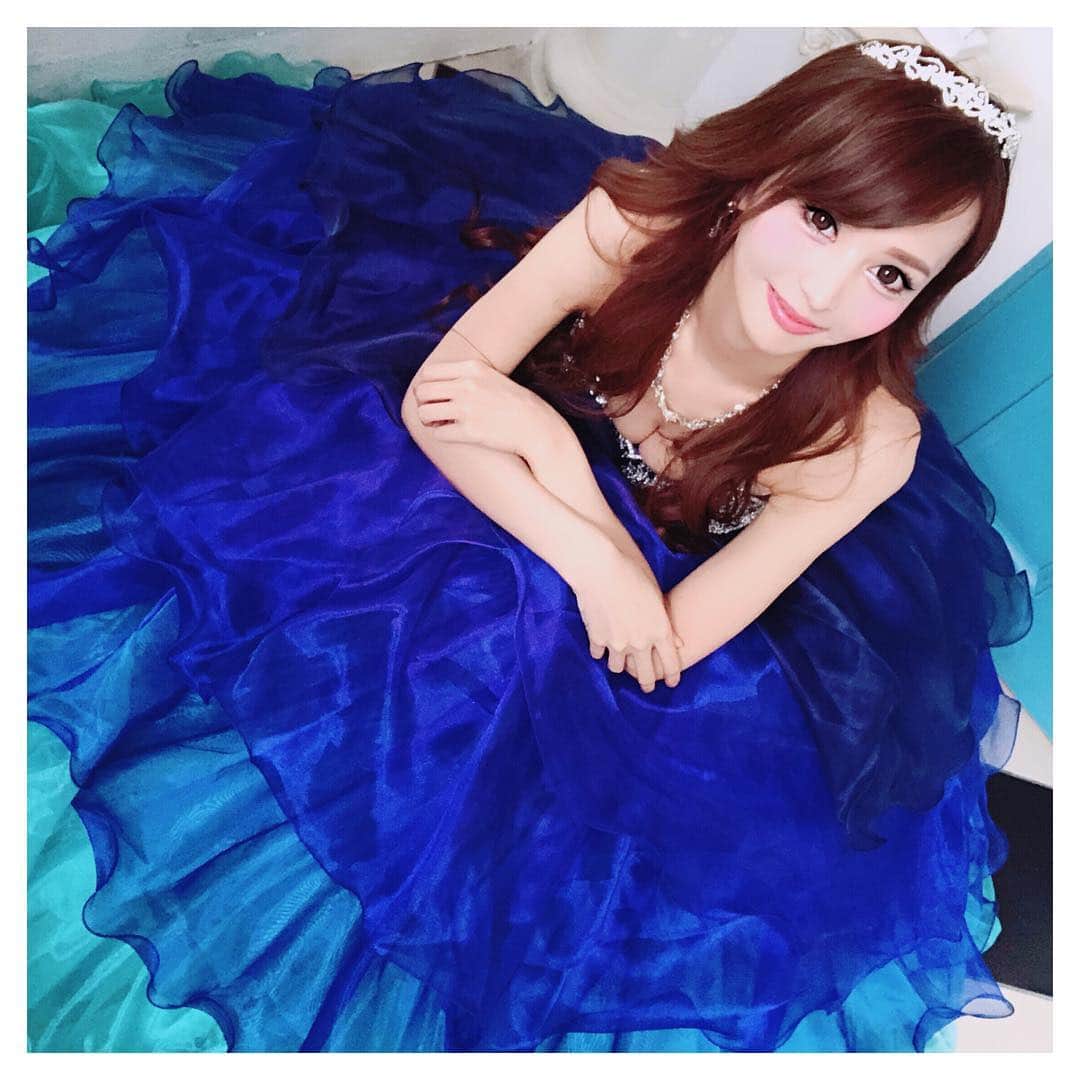 望月美穂のインスタグラム：「ロングドレスー♡ ふわふわドレスなかなか着る機会ないからテンションあがる(灬°ω°灬)♡ . . #maisondebeaute#メゾンドボーテ #東京#新宿#歌舞伎町 #キャバクラ#キャバ#キャバ嬢 #フォローミー#followme#follow #tagsforlikes#tflers#instagood #instalike#instadaily #tokyo#shinjuku#kabukicho #fashion#fashionable#fashionista」
