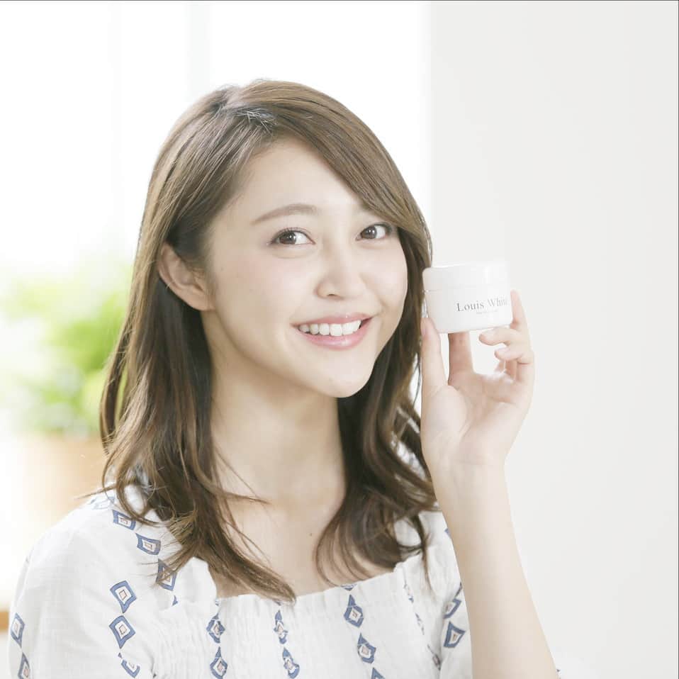 美的生活百貨のインスタグラム：「美白には冬ケアが有効☆ https://goo.gl/nG9xcX  大寒波到来中(>_<) お肌をたっぷり潤わせながら美白を目指すクリームなら 自然な肌力アップ間違いなしです♪  今話題の、白肌蘇生発酵乳液が配合された大注目アイテムは、 【美白】【ＵＶカット】【トーンＵＰ】【リフトアップ】 ４つの効果を同時に実現！ シミやシワなどのエイジングケアと、 肌の色を美しい色白に補正する力が両方♪  美しい素肌でいたいなら冬のケアが大事です(*^_^*) #アンチエイジング　#エイジングケア #美白　#年齢肌　#オルちゃん #美容マニア　#スキンケア #美容　#美肌　#くすみ #シミ　#モデル　#ホワイトニング #ウユクリーム　#美白クリーム #美白になりたい　#follow4follow #f4f　#like4like　#l4l #likeforlike　#相互フォロー　#フォローバック」