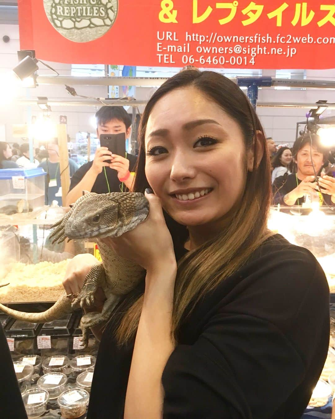 安藤美姫さんのインスタグラム写真 - (安藤美姫Instagram)「When I went to “Reptiles events” in Shizuoka Japan:))) Was so much fun!!!! 先日 “ジャパンレプタイルズショー2018　Winter”のトークショーに出演させて頂いた時の写真！！！ たっくさんの爬虫類達と出会って楽しかった〜😆✨✨✨♥️ ありがとうございました🙏🙏🙏✨✨✨ #ジャパンレプタイルズショー2018　Winter #爬虫類 #白輪剛史 #静岡レプタイルズショー」1月26日 14時58分 - miki_m_ando0403