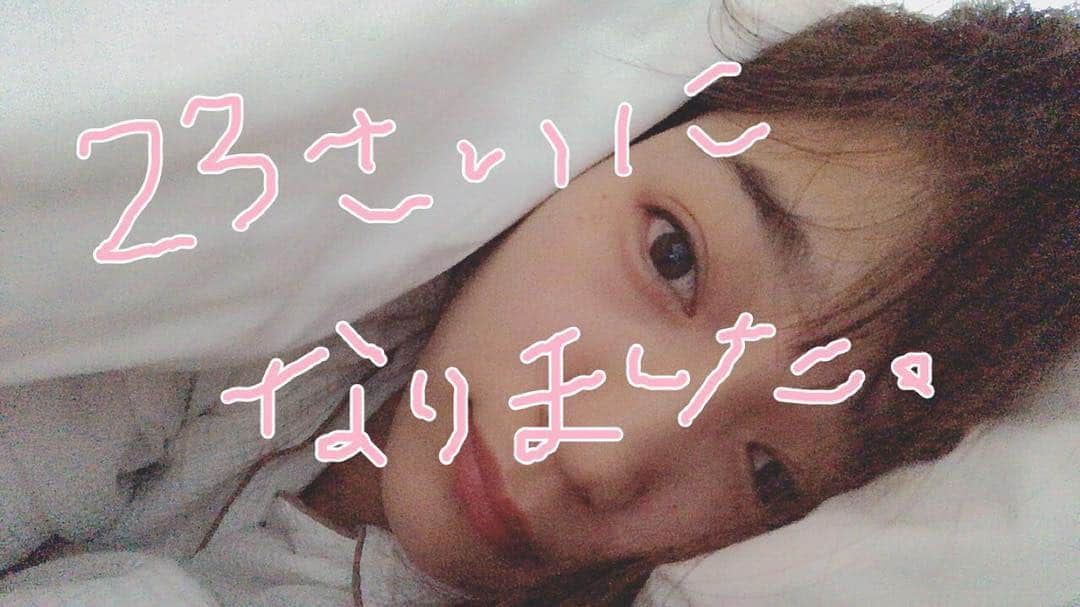 川口春奈さんのインスタグラム写真 - (川口春奈Instagram)「みんなメッセージたくさんありがとうございます。23歳になりました。母親からほどほどに頑張ってと言われたのでほどほどに頑張ります。親には感謝しかありませんね。いつもありがとう！」2月10日 10時24分 - haruna_kawaguchi_official