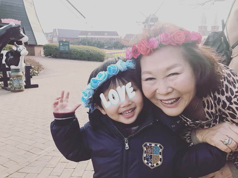suika0601のインスタグラム：「おばあちゃんのお誕生日なので、家族でハウステンボスに来ました🌷🌷🌷#huistenbosch #長崎 #ハウステンボス #チューリップ #ひいばぁば #ひ孫」
