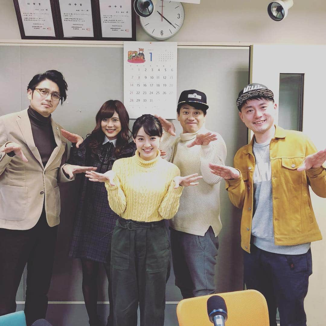 原田良也さんのインスタグラム写真 - (原田良也Instagram)「今日の【radio max】には名古屋のアイドル「チームしゃちほこ」のマリッジブルー咲良菜緒ちゃんが来てくれました♪ #fm滋賀 #eradio  #radiomax #チームしゃちほこ #咲良菜緒 #マリッジブルー」1月26日 18時02分 - irasshassee