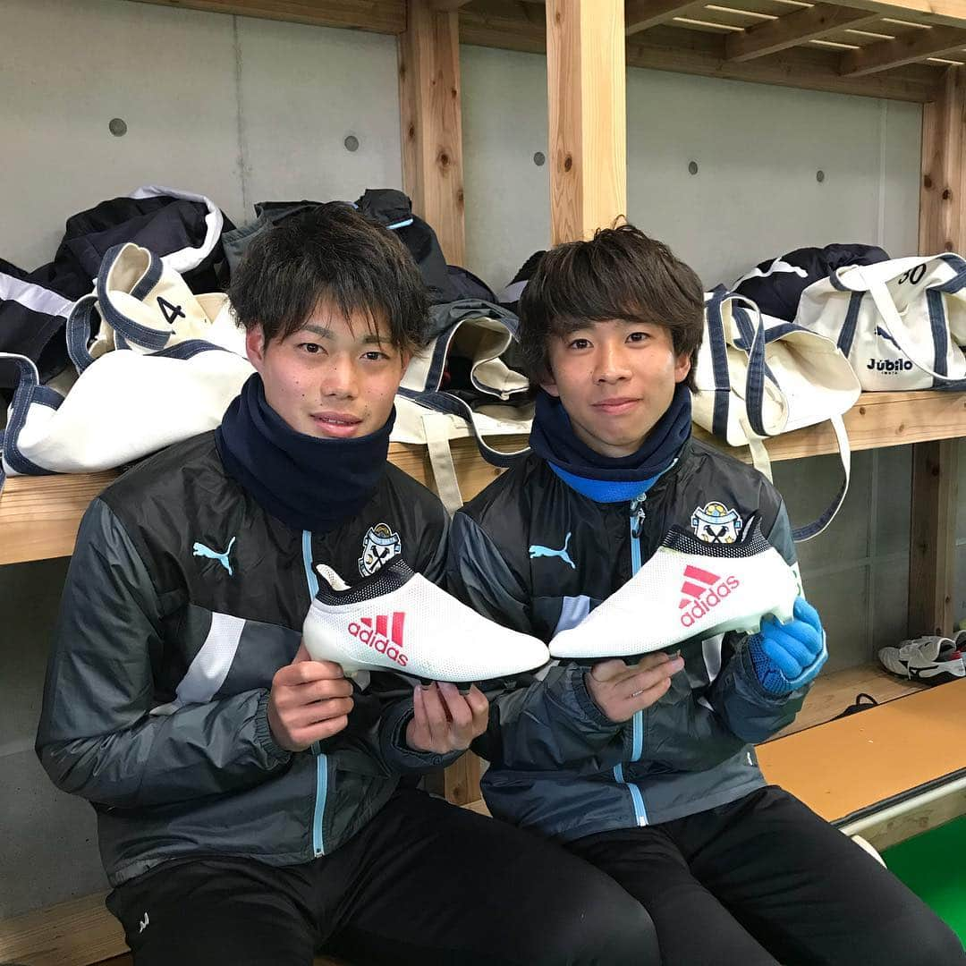 針谷岳晃さんのインスタグラム写真 - (針谷岳晃Instagram)「今日から鹿児島キャンプスタート！ adidasの新色でました〜！写真はまさやくんと😏 #adidas #X #COLDBLOODEDPACK」1月26日 18時12分 - take.harigaya_official