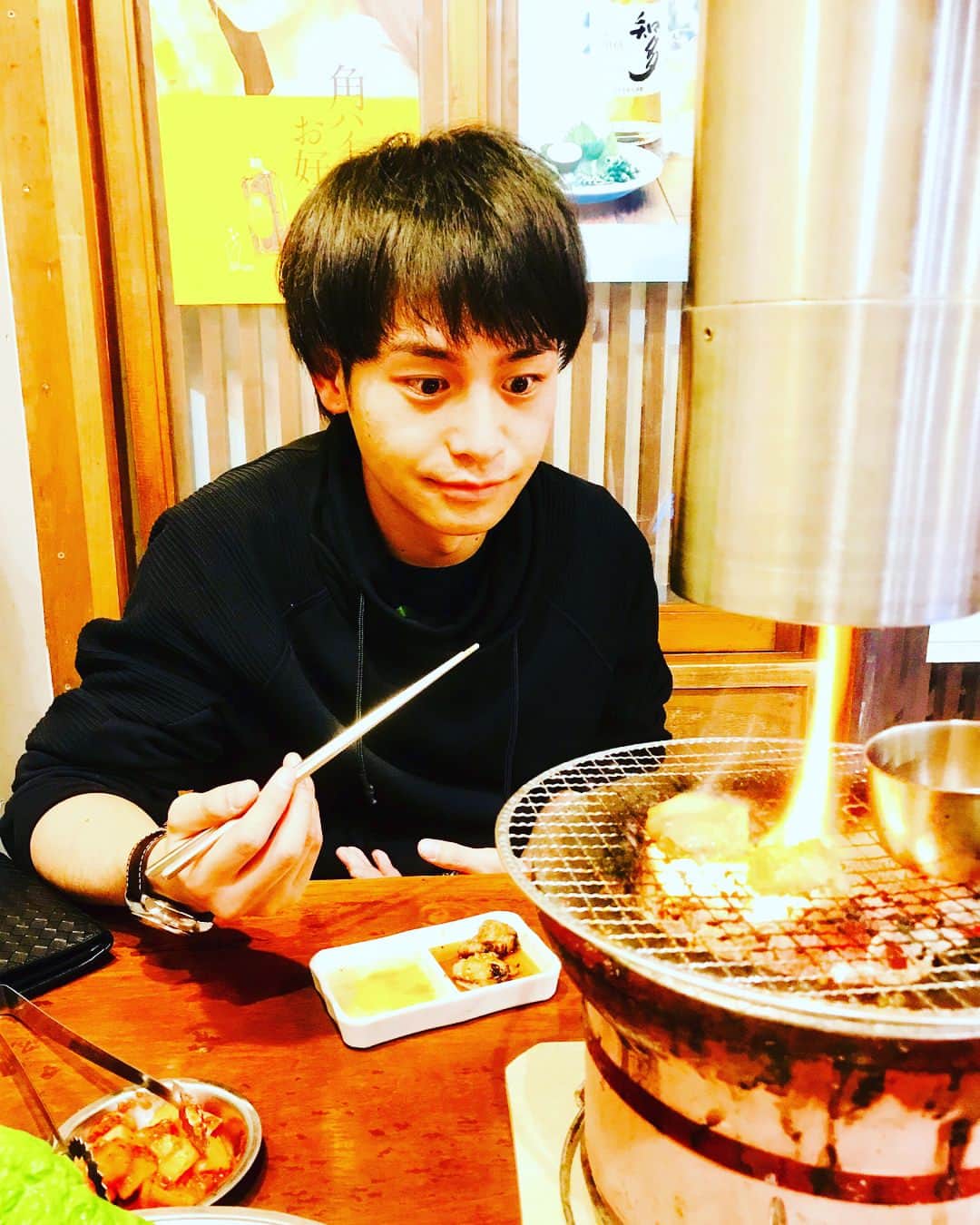 小澤亮太さんのインスタグラム写真 - (小澤亮太Instagram)「25日誕生日一風変わった1日になりました。 . . . まさかの誕生日忘れてて引っ越し日にしてました . .  洗濯機4人で持ったのにバカ重かったです . . 達成感ありましたがもう二度と運びたくないです笑 . . .  ぜんとしゅんが手伝ってくれてなんとか終わりました . . . 感謝感謝です( ˊ̱˂˃ˋ̱ ) . . . そのあと疲れ切って三白眼で焼肉 . . . 身体にしみました♪ . . そしてお世話になっている先輩からリュック頂きました♪ . . 結果、めちゃくちゃ疲れた誕生日でしたが、皆さんにもたくさんコメント頂いたし、幸せな1日でした( ´ ▽ ` ) . . 日々感謝を忘れないでいきます。 . .  ありがとうございます!!! . . . #誕生日の過ごし方 #引っ越し #洗濯機 #重い #supreme #thenorthface #三白眼」1月26日 18時51分 - ozawa_ryota