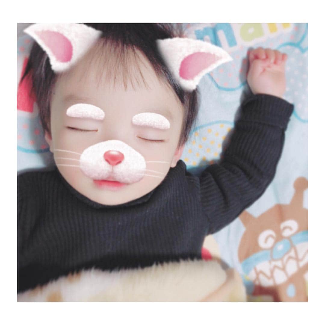 二宮璃子さんのインスタグラム写真 - (二宮璃子Instagram)「子どもの寝顔って何でこんな 可愛いの、、💜💜 大好きなばいきんまんが載った 布団で寝てる😪 #男の子ベビー #息子 #寝んね」1月26日 18時24分 - riixten