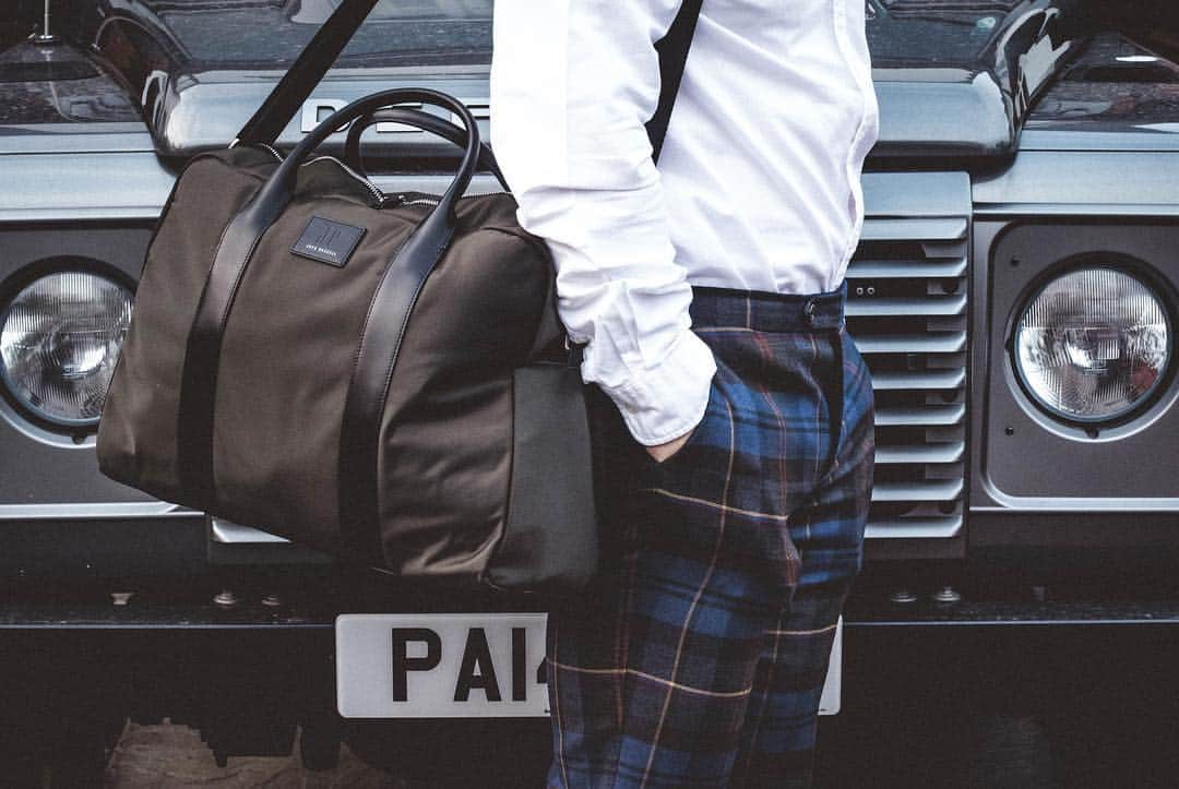 ジャックラッセルメルティエールのインスタグラム：「Be prepared this weekend with the 24hr holdall.」