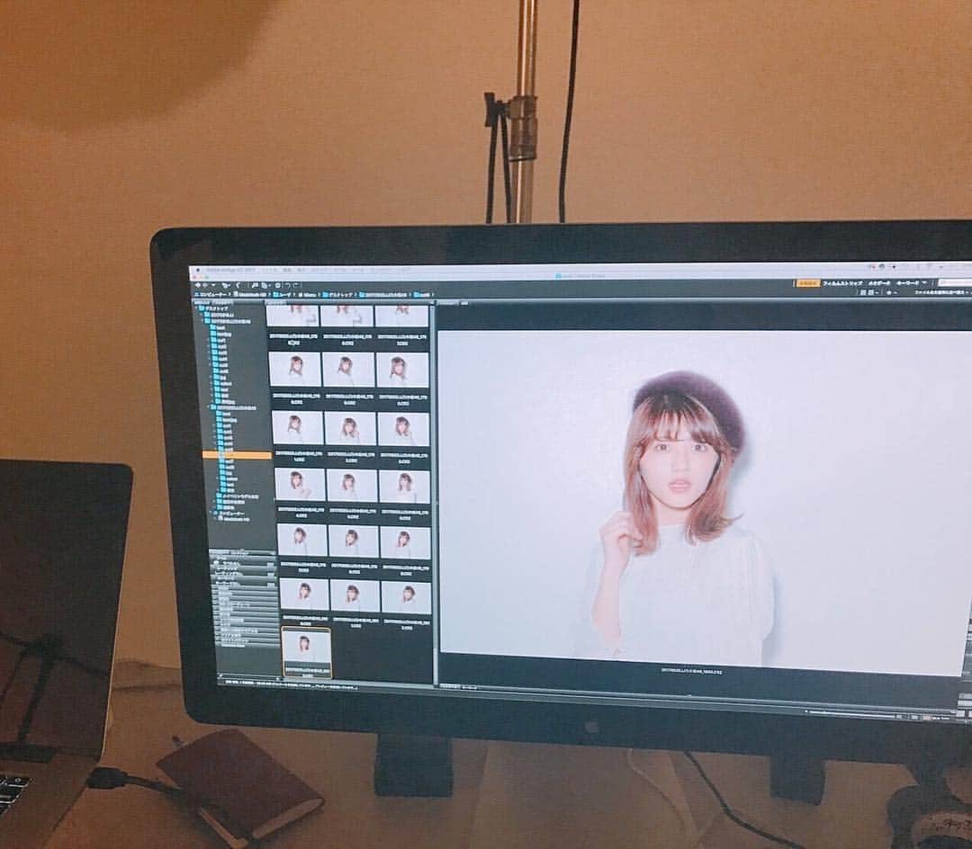 乃木坂46のインスタグラム：「今日のオフショットは#若月佑美 さん💜誌面では好きなアートについて、紹介していただきました🎨  #N46MODE #乃木坂46 #若月佑美」