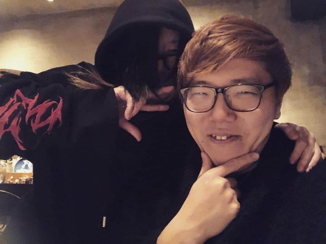 HIKAKINのインスタグラム：「GLAYのHISASHIさんと朝まで語り合い。最高。」
