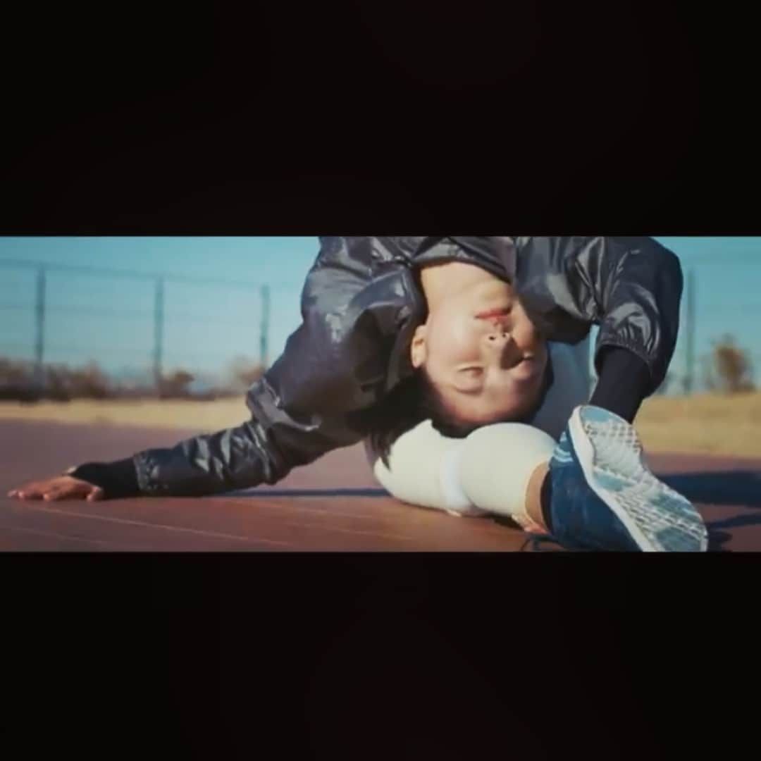 畠山愛理さんのインスタグラム写真 - (畠山愛理Instagram)「asics HELLO ME 第6話 私も少し出演させて頂いています。 大好きな新体操を生かした撮影ができ、とても楽しくてあっという間でした。好きな事は夢中になっている事に気付かないほど夢中になれる。好きな気持ちが私を動かす。 「l MOVE ME」 #imoveme #ワタシを動かせ #asics  https://youtu.be/IveYC2vuBzM」1月26日 22時19分 - airihatakeyama