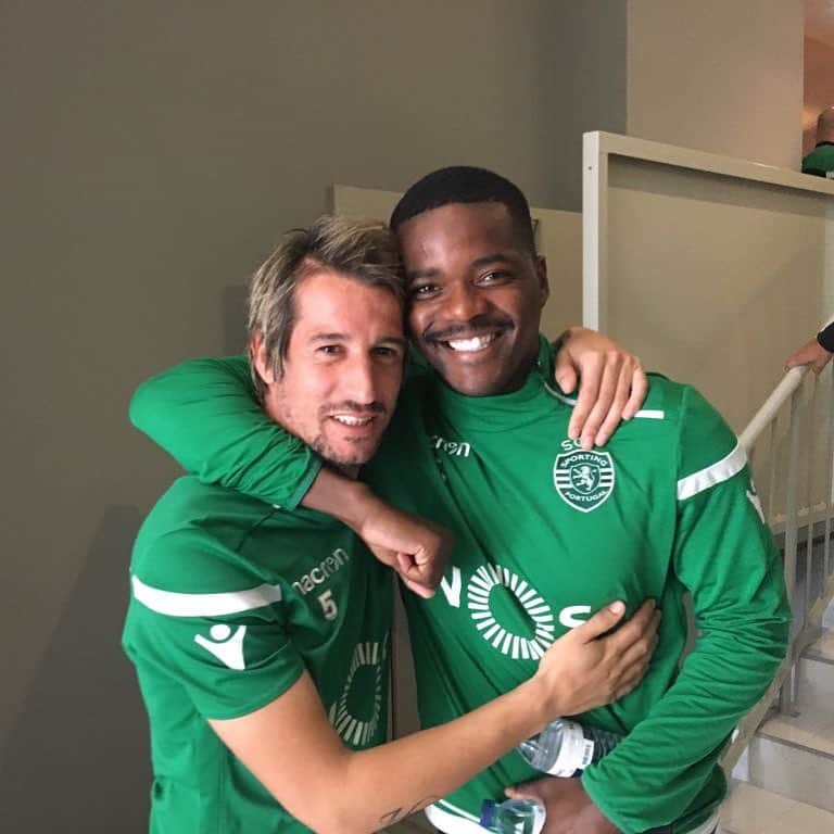 ファビオ・コエントランのインスタグラム：「Prontos para amanhã dar mais uma alegria a toda família sportinguista !!!!」