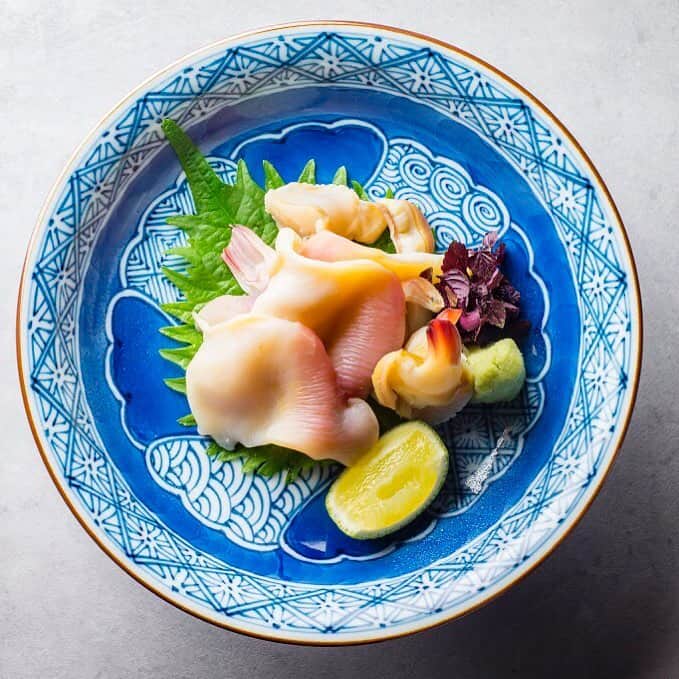 The Westin Osaka （ウェスティンホテル大阪）さんのインスタグラム写真 - (The Westin Osaka （ウェスティンホテル大阪）Instagram)「北海道から、 #本ミル貝 。 #寿司 のタネとして、 #最高級 とされる食材を「はなの」で。 . Mirugai #clam from #Hokkaido known as the highest quality ingredients. . #Japan #sushi #Ate #shell #wasabi #JapaneseFood #WestinOsaka #westin #spg #spglife #hotel #ホテル #ウェスティンホテル大阪 #すし #鮨 #ミル貝 #ミルクイ #アテ #日本料理 #貝 #青 #blue #instafood #美味しい #cool」1月26日 23時04分 - westinosaka