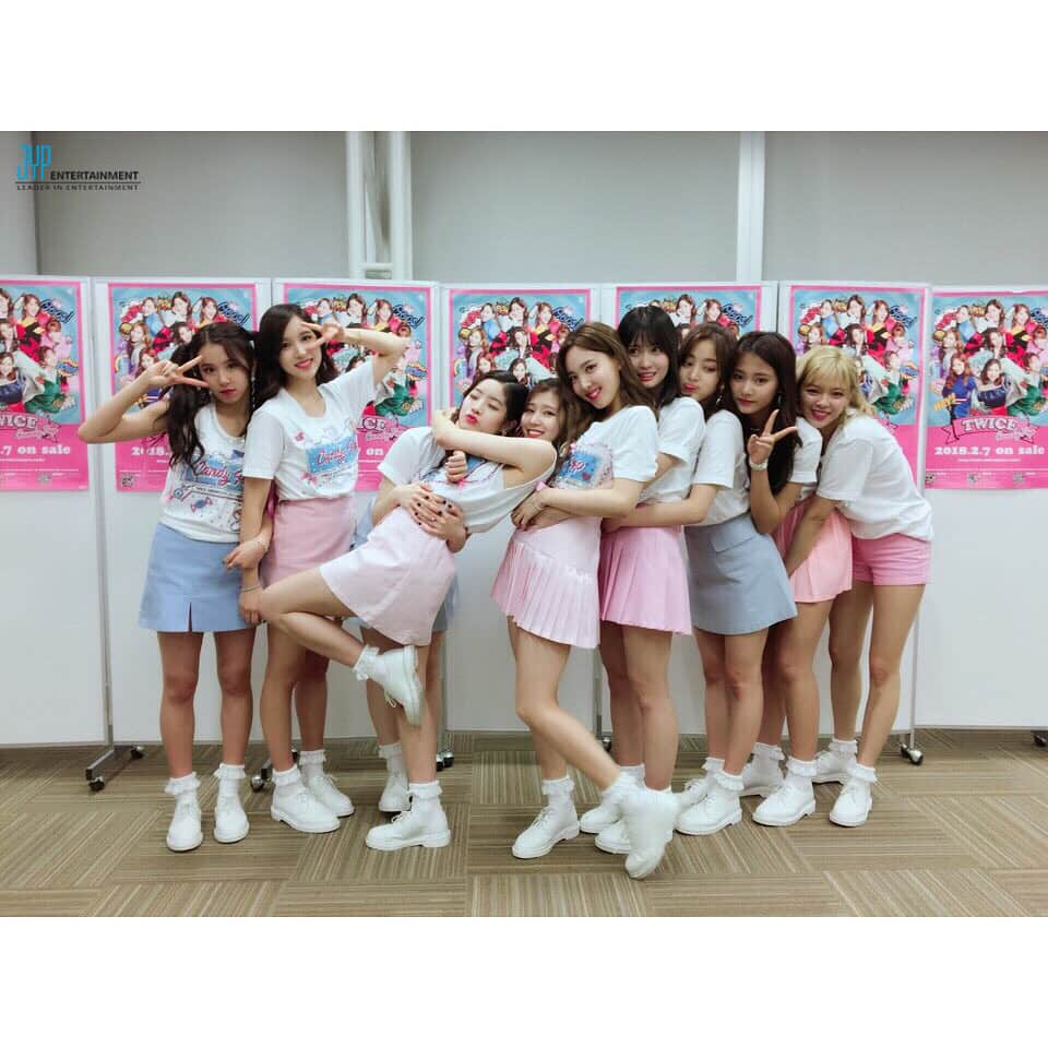 TWICE JAPANさんのインスタグラム写真 - (TWICE JAPANInstagram)「‪TWICE SHOWCASE LIVE TOUR 2018 "Candy Pop"@大阪2日目！今日も会場に響いた皆さんの応援で忘れられない大阪での2日間を過ごせました！一緒に楽しんでくれた皆さん、ほんまおおきに♡‬ ‪#ONCE #TWICE #CandyPop ‬」1月26日 23時49分 - jypetwice_japan