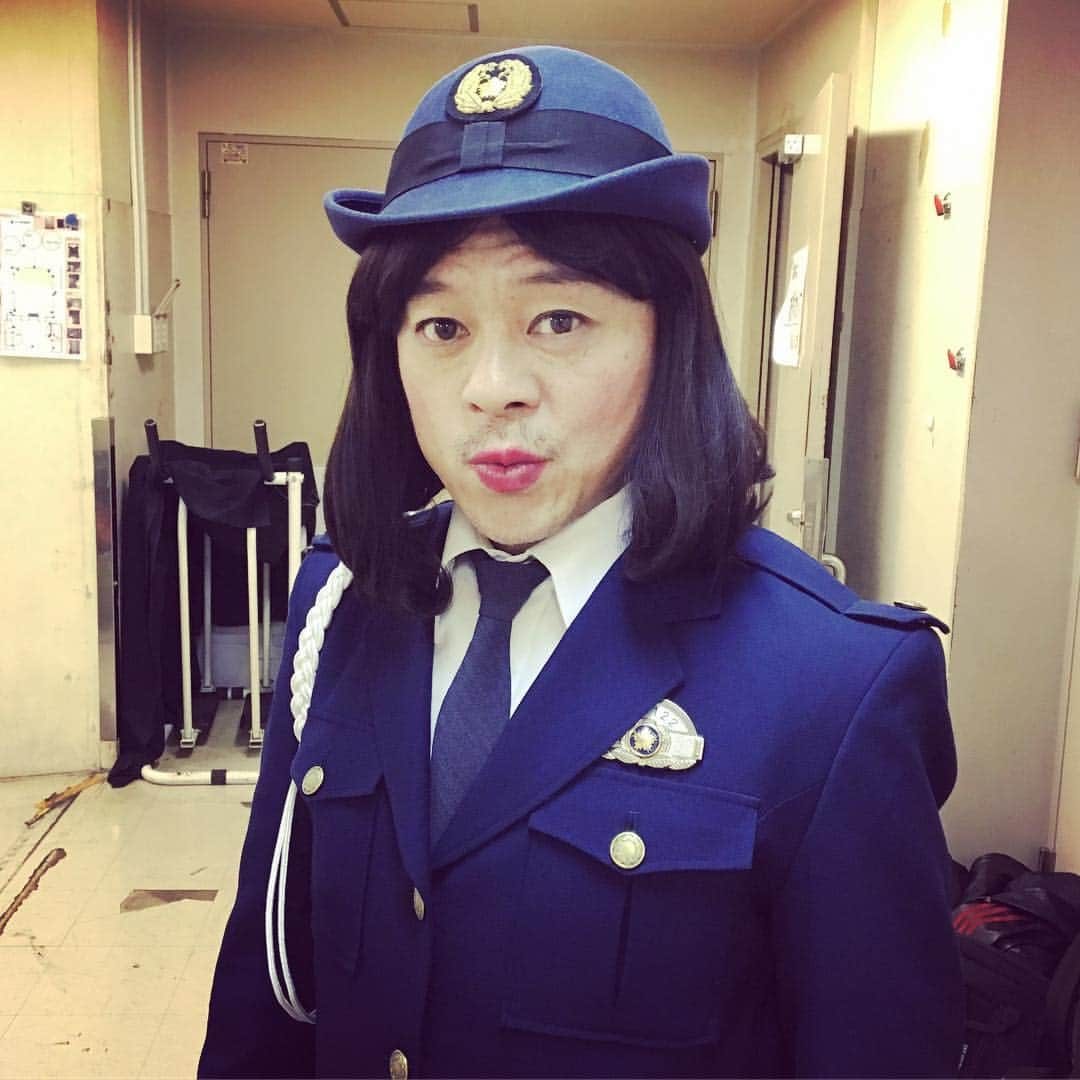 松谷賢示さんのインスタグラム写真 - (松谷賢示Instagram)「今回は婦人警官やっております。ルミネ川畑座長新喜劇、来週月曜までです。お時間許されましたら是非。  #ルミネ #ルミネざよしもと  #新喜劇 #川畑座長 #東京での新喜劇 #復活願います  #婦人警官 #怖いくらい #おかん #に似てる #おやじ #元警察官 #何か不思議 #な感じ #水玉れっぷう隊  #水玉れっぷう隊ケン」1月27日 0時20分 - mizutamarepputai_ken