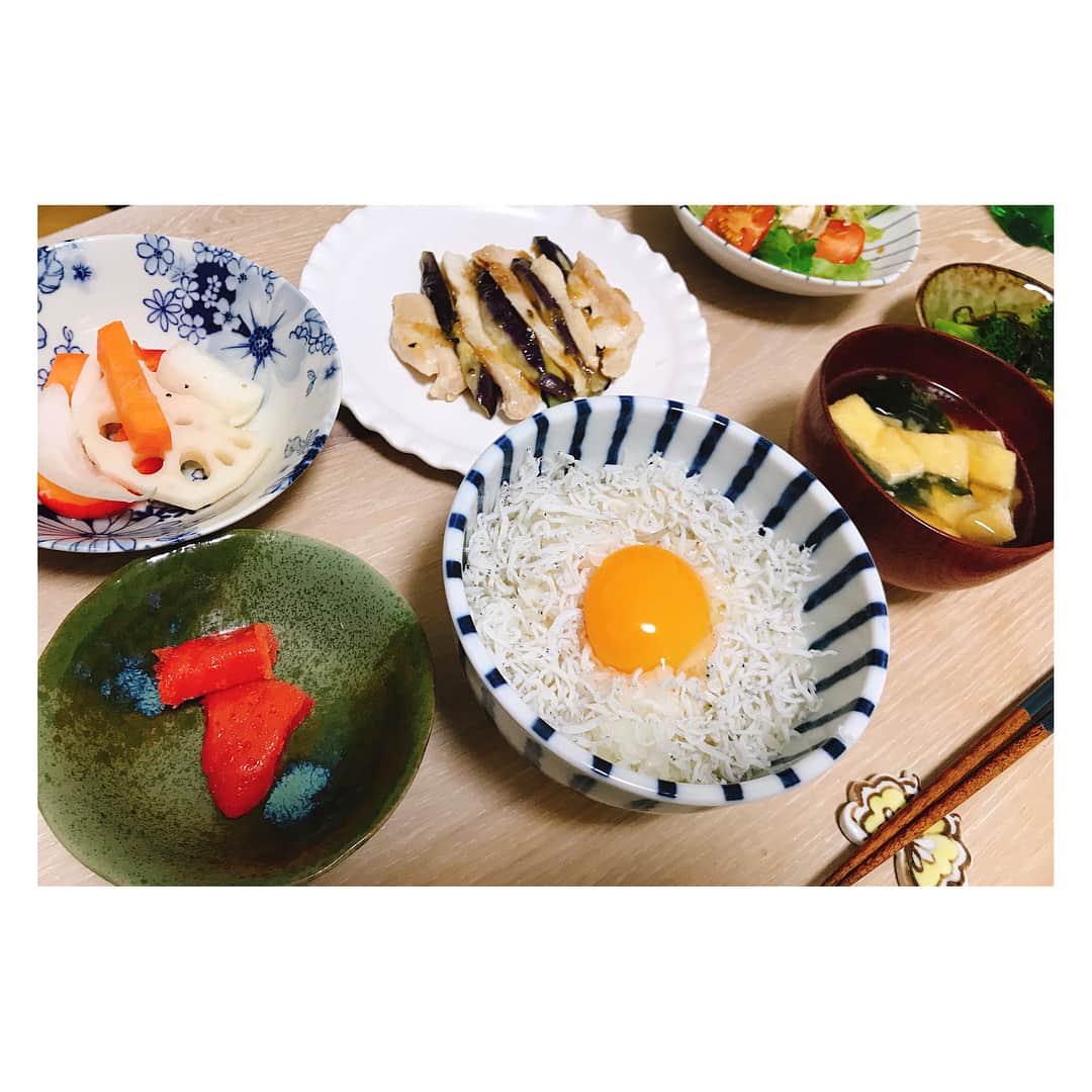 久冨慶子さんのインスタグラム写真 - (久冨慶子Instagram)「こんにちは😊 ほんのちょっとだけ暖かくしてなりましたね☀️ 先日スーパーJチャンネルで野菜高騰に関するロケに行ってきました！ ほんと高くてびっくりですが、、そんな中で有楽町にあるピエトロドレッシングさんでは、野菜を使ったお惣菜の食べ放題をしています😋🥦🍆🍅 どれもとっても美味しくて品数も豊富！ということで途切れることなくお客さんが来てましたよ🎵 ロケ帰り私もいくつかドレッシングを購入しました🥕 お店にはレシピも置いてあったので気に入った料理を自宅で再現できます🍳 是非足を運んでみてください🎵 ＊ ＊ #テレビ朝日 #スーパーjチャンネル #久冨慶子 #アナウンサー #ピエトロ #ピエトロドレッシング #おうちごはん」1月27日 11時41分 - keiko0hisatomi