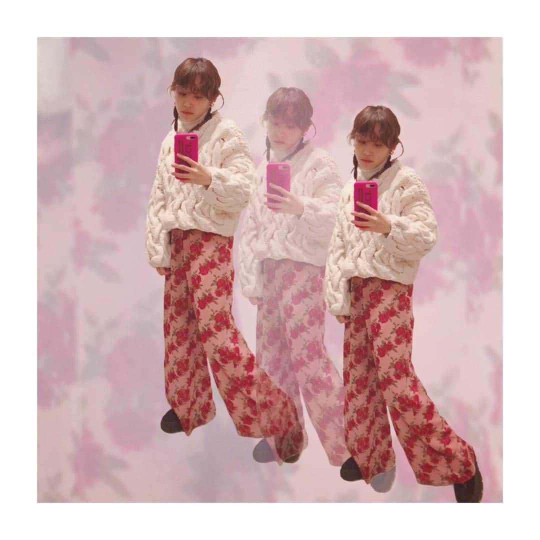 高橋愛さんのインスタグラム写真 - (高橋愛Instagram)「🌹💗🌹💗🌹 ㅤㅤㅤㅤㅤㅤㅤㅤㅤㅤㅤㅤㅤ ㅤㅤㅤㅤㅤㅤㅤㅤㅤㅤㅤㅤㅤ ㅤㅤㅤㅤㅤㅤㅤㅤㅤㅤㅤㅤㅤ ㅤㅤㅤㅤㅤㅤㅤㅤㅤㅤㅤㅤㅤ #ピンクBBA #今日のたかはし #わたしってやっぱり #男顔 #加工 #頑張ったよ」1月27日 20時21分 - i_am_takahashi