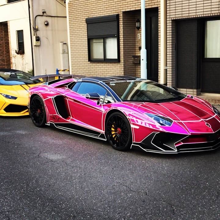 のインスタグラム：「ランボルギーニ大集合😳 なんで？ #lamborghini」