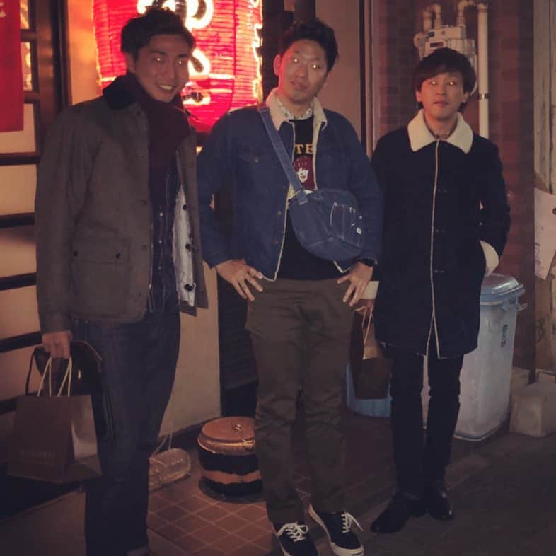 としみつのインスタグラム：「この3人のグループトークの名前 『カリスマブラザーズ』 #出っ歯#レイ#飯#温泉#旅 #赤目すごい#ホラー」