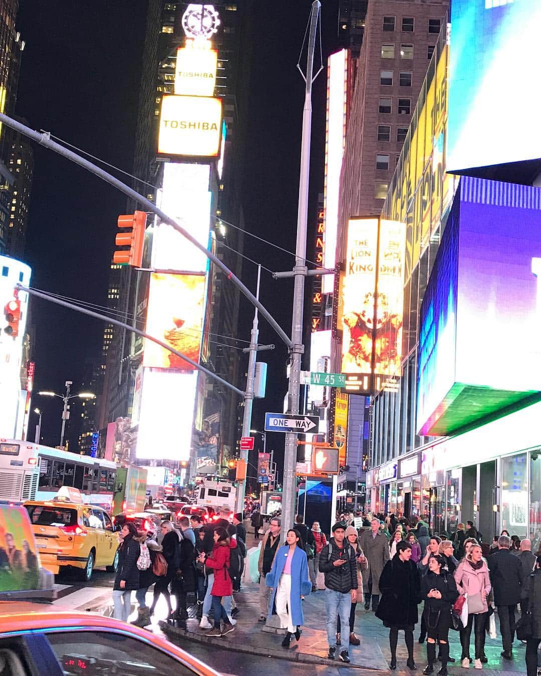 浅田真央さんのインスタグラム写真 - (浅田真央Instagram)「W 45 St ⇨ONE WAY #メリーポピンズ#ニューヨーク#ニューヨークシティー#マンハッタン#タイムズスクエア #merypoppins#newyork#nyc #newyorkcity#manhattan#timessquare」1月28日 6時49分 - maoasada2509